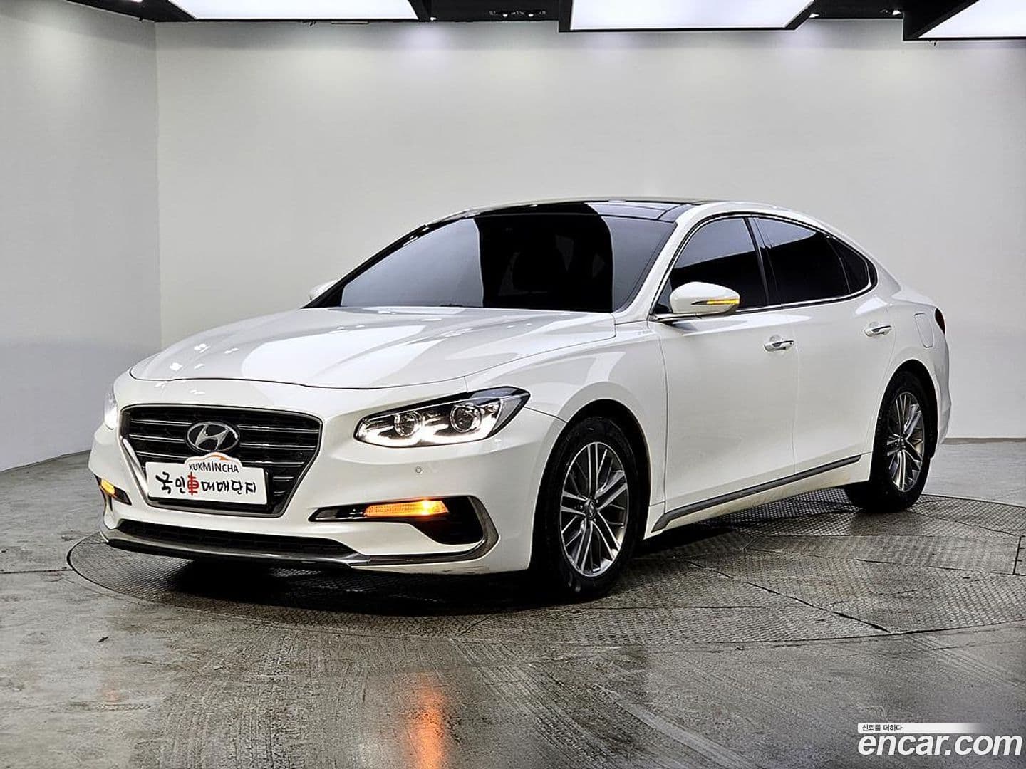 Main__Slider__Photo:Grandeur Hyundai 2017.9-0