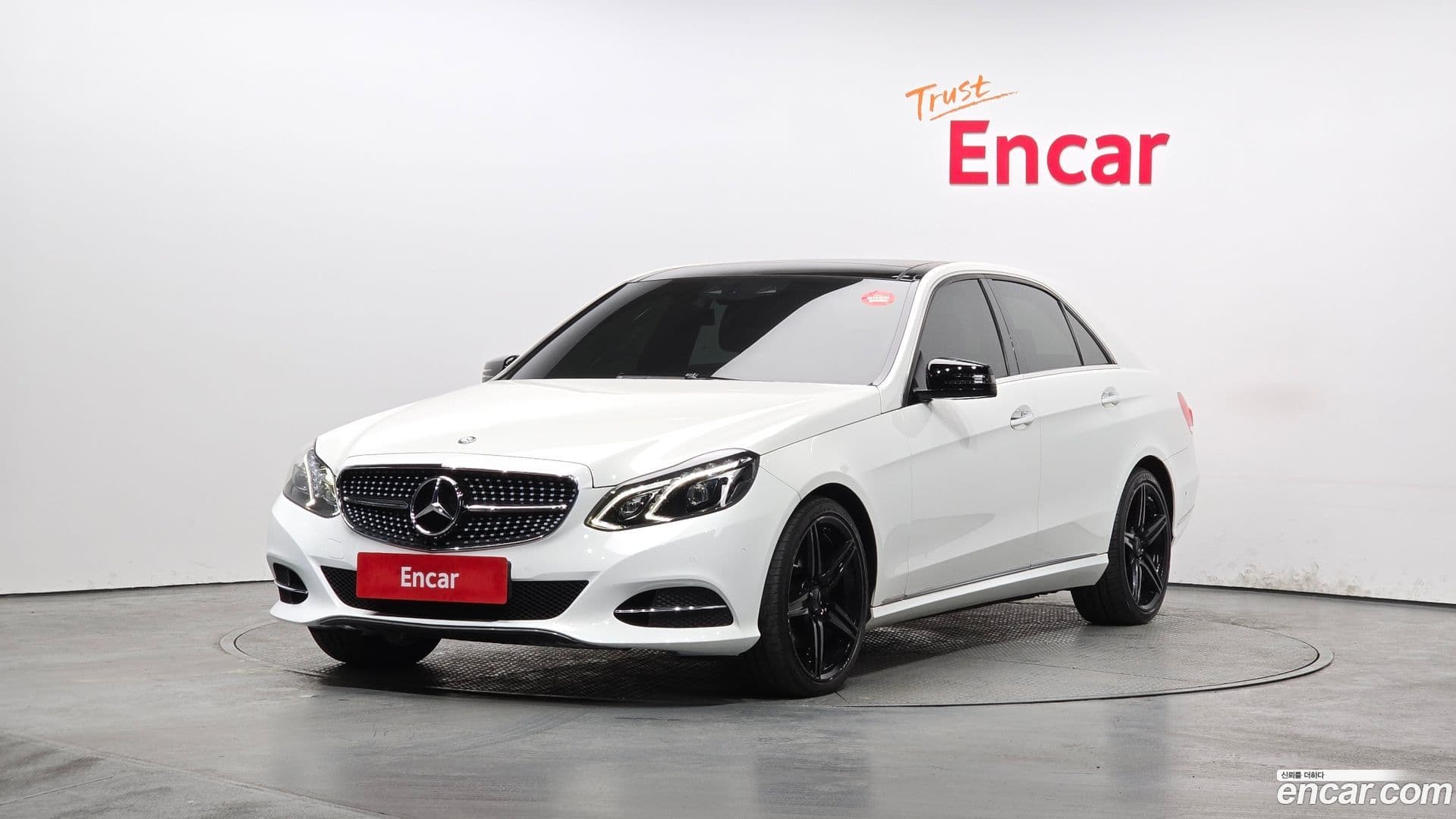 Main__Slider__Photo:E-Class Mercedes-Benz 2014.0-0
