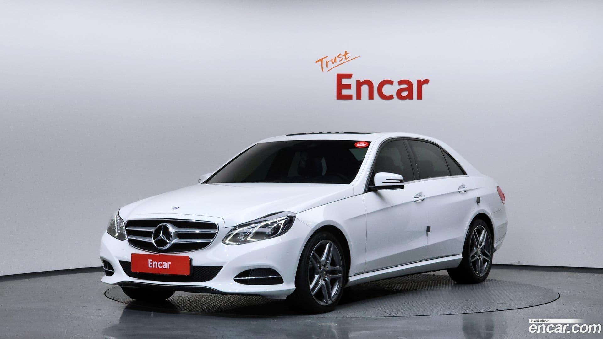 Main__Slider__Photo:E-Class Mercedes-Benz 2015.7-0