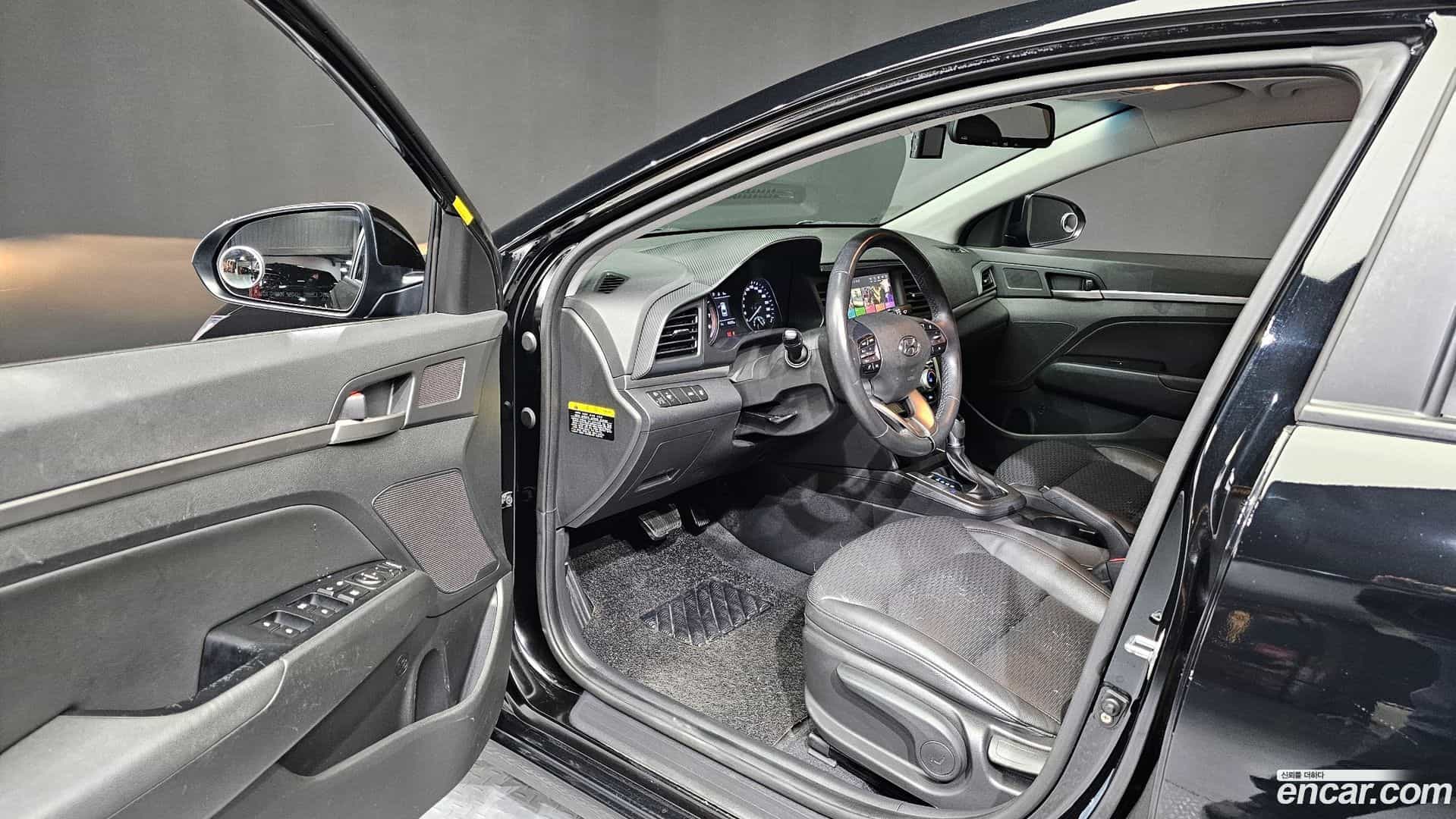 AVANTE Hyundai 2019.2-INNER-010