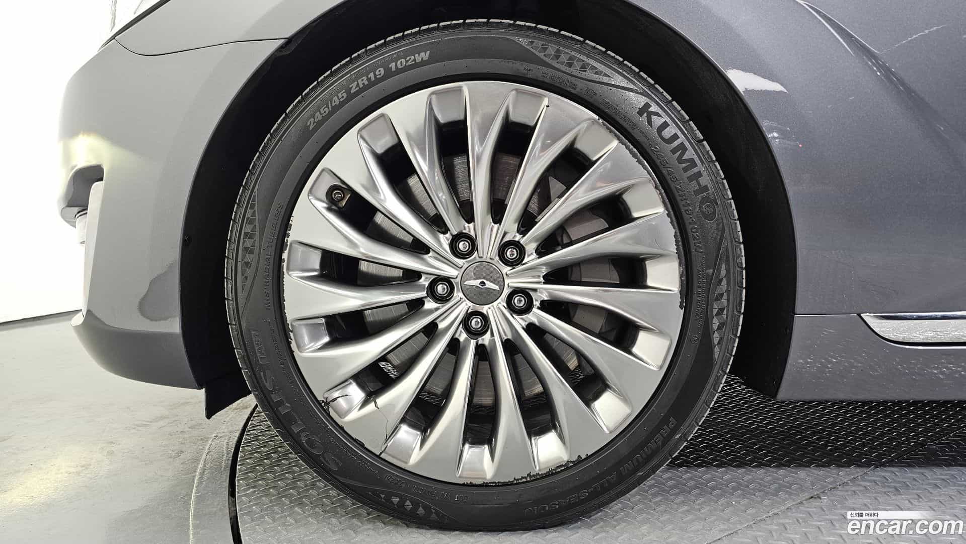 EQ900 Genesis 2016.1-OUTER-005