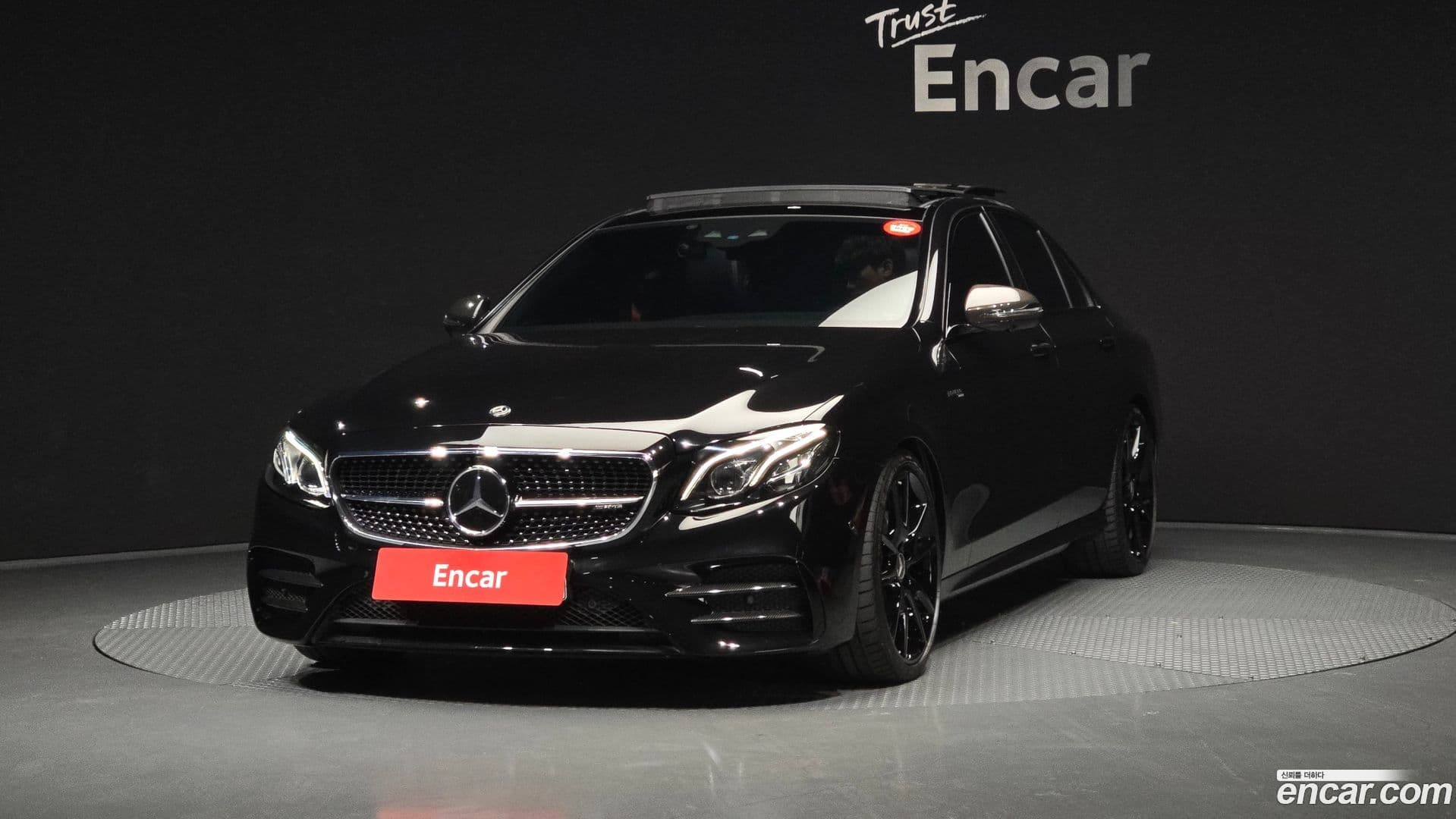Main__Slider__Photo:E-Class Mercedes-Benz 2018.1-0