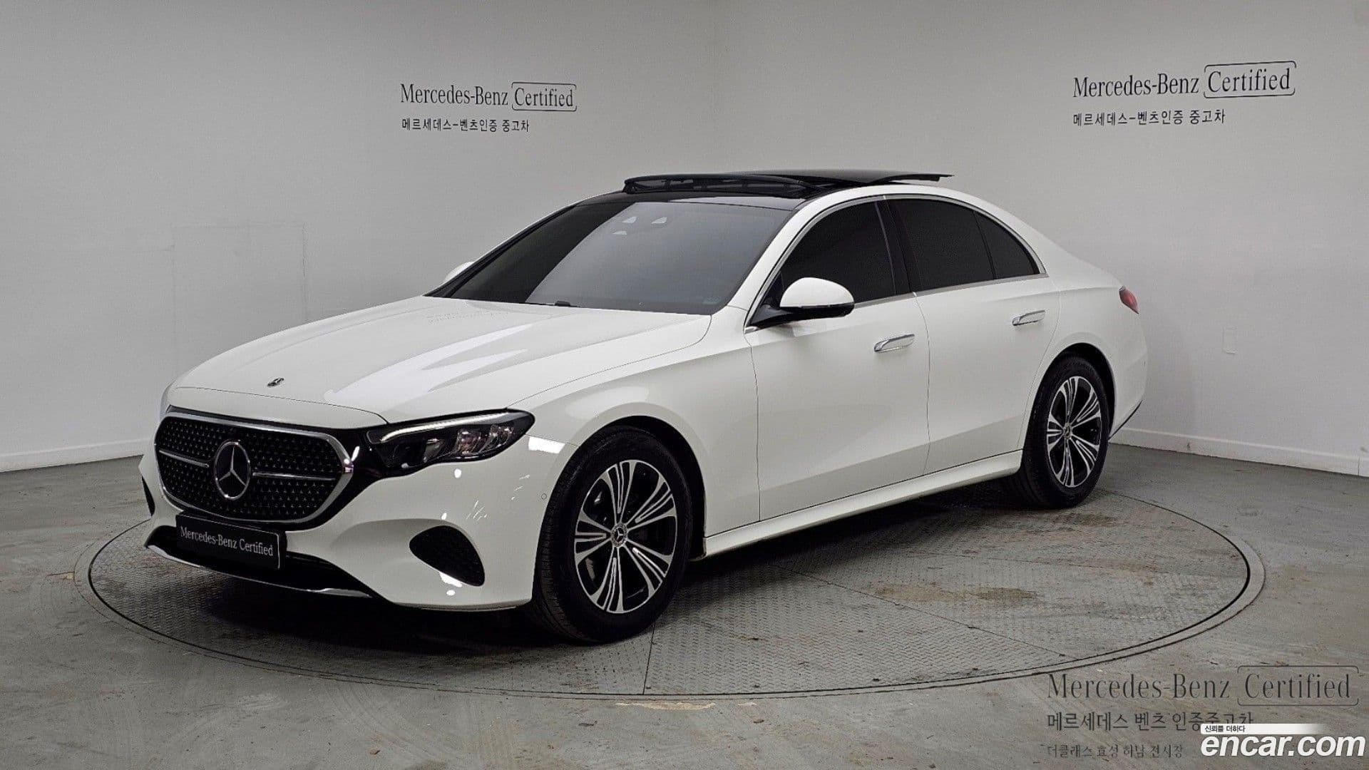 Main__Slider__Photo:E-Class Mercedes-Benz 2024.8-0