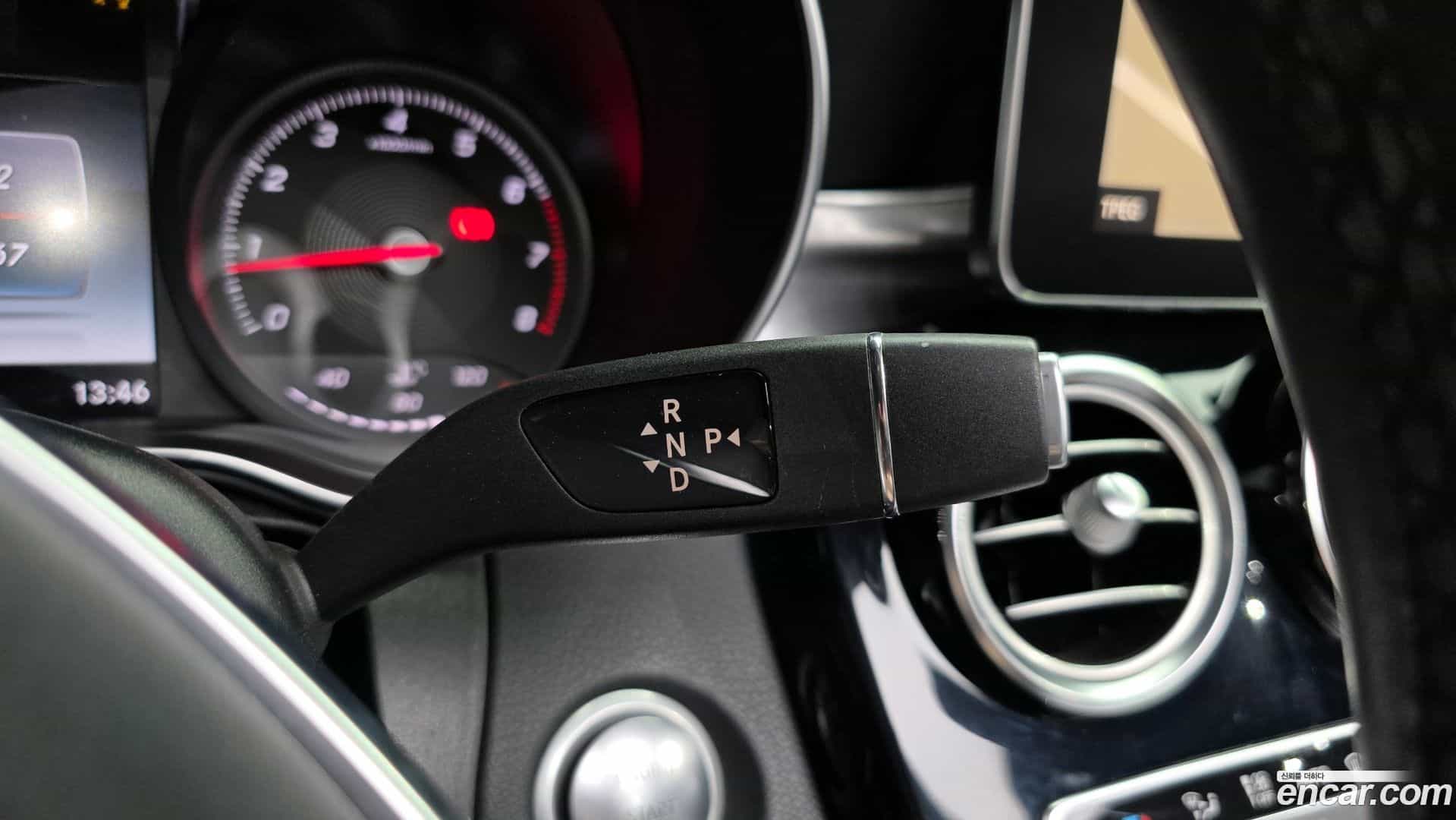 C-Class Mercedes-Benz 2018.1-INNER-009