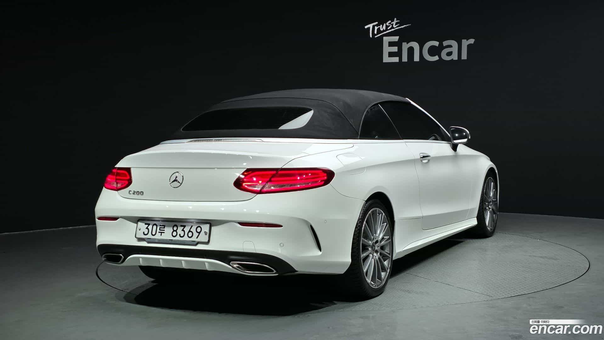C-Class Mercedes-Benz 2018.1-OPTION-024