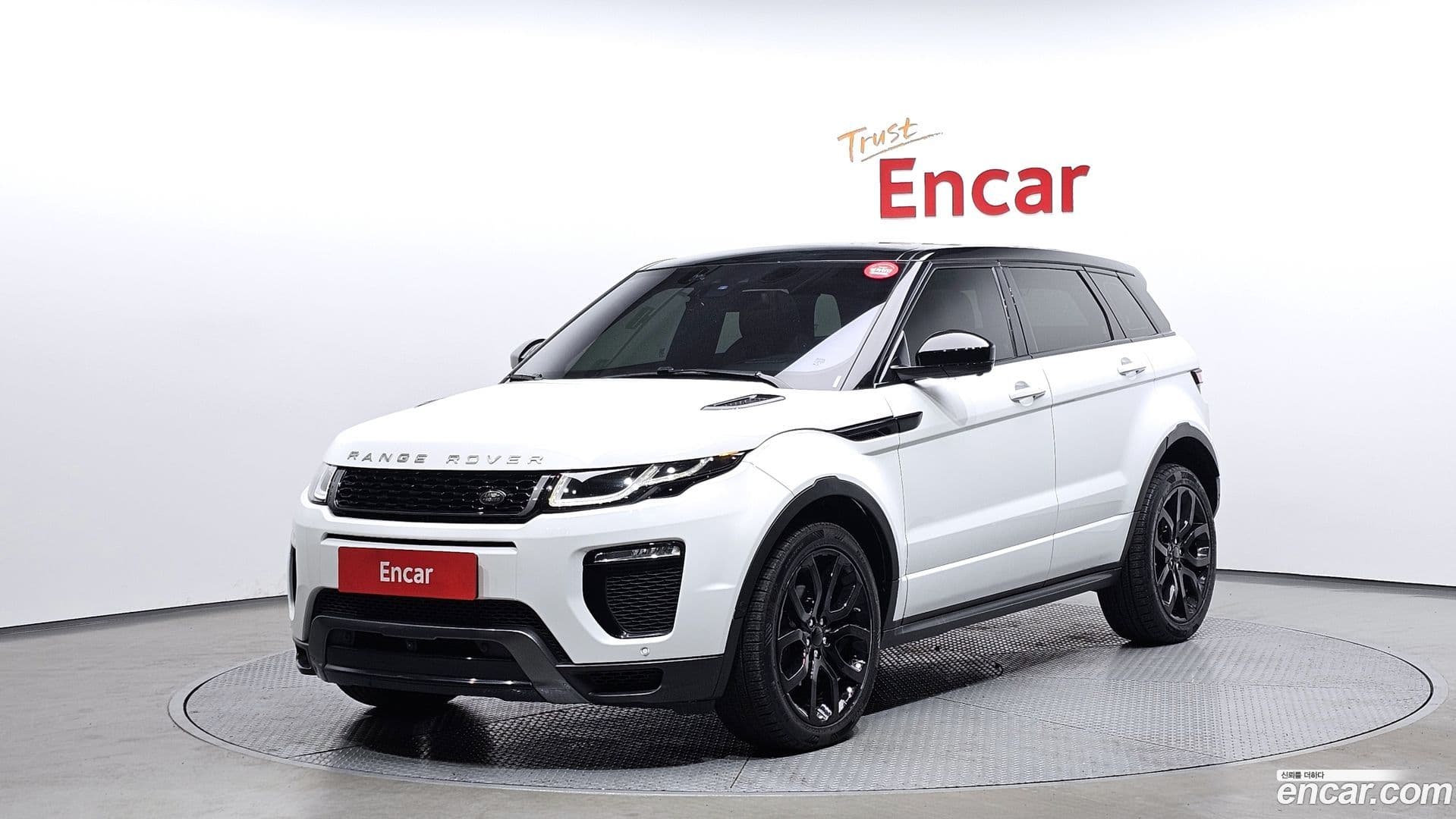Main__Slider__Photo:Range Rover Evoque Land Rover 2018.2-0