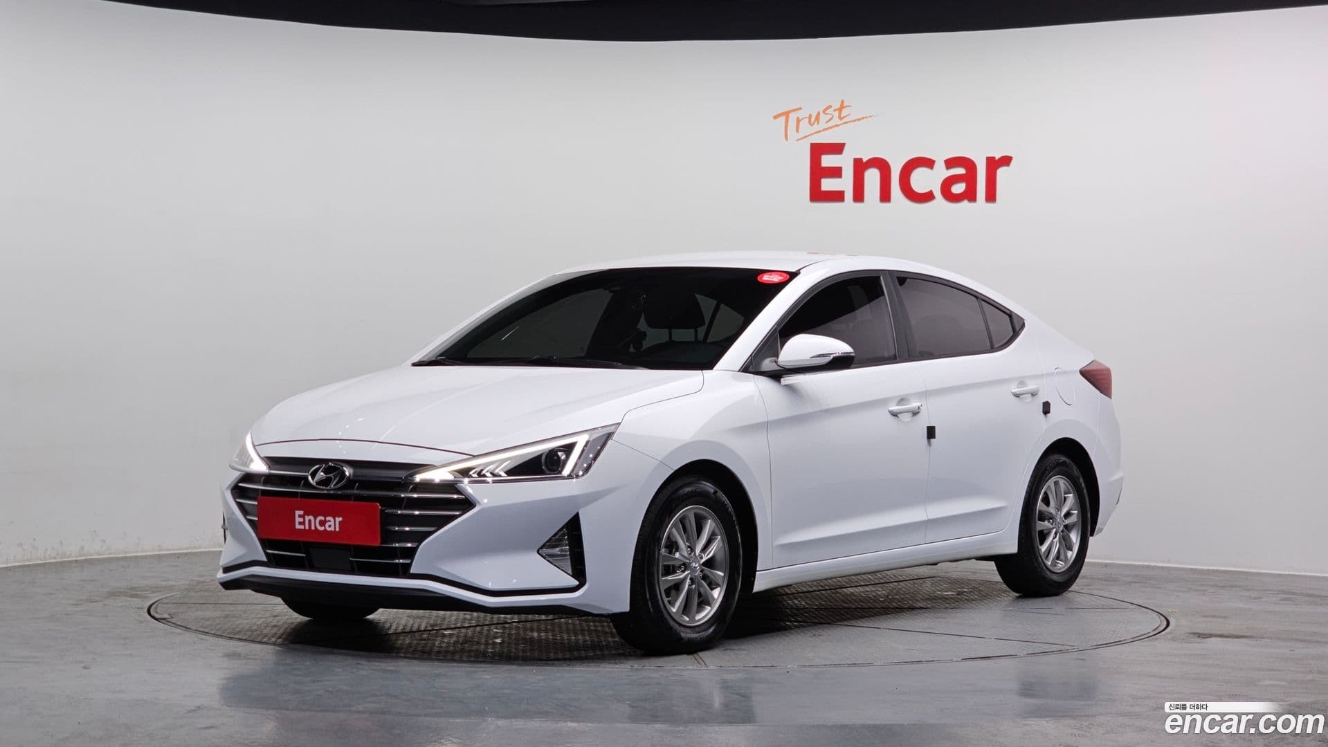 Main__Slider__Photo:AVANTE Hyundai 2019.8-0