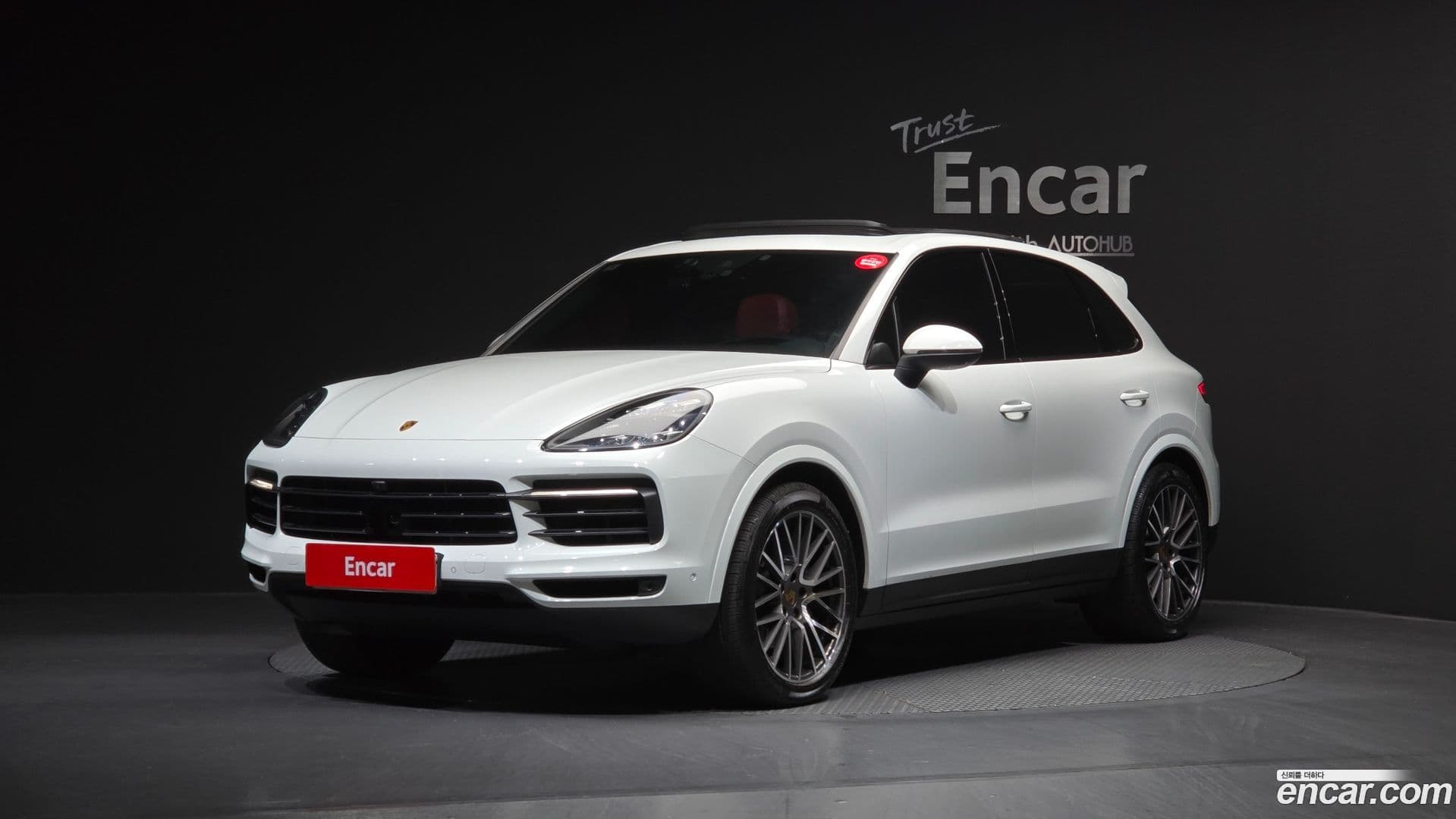Main__Slider__Photo:Cayenne Porsche 2022.1-0