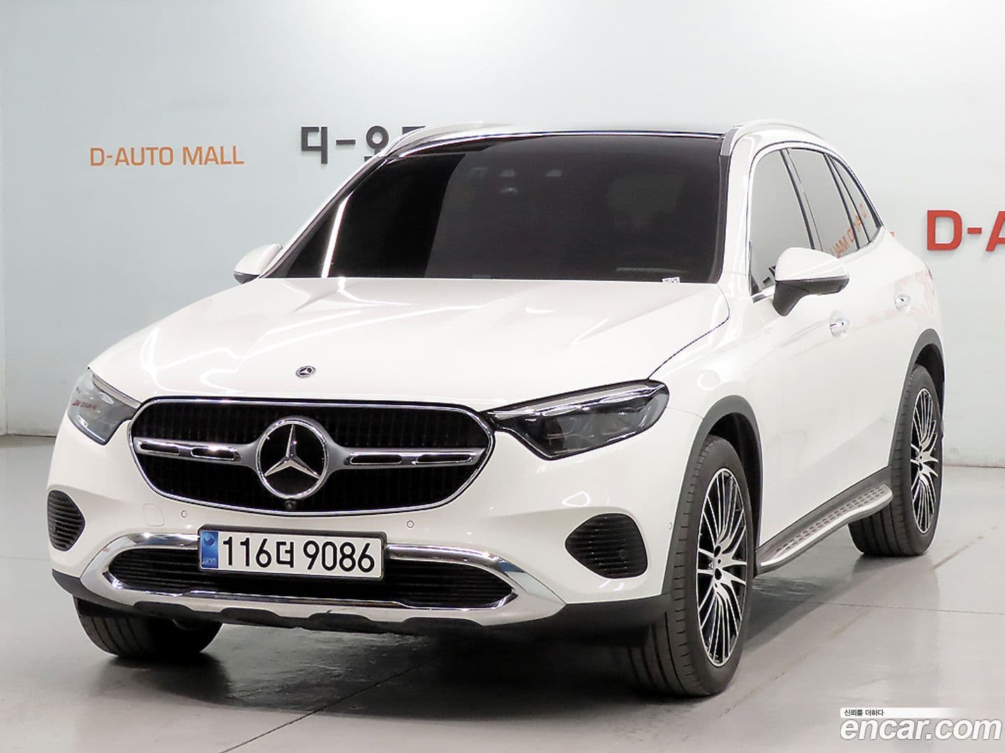 Main__Slider__Photo:GLC-Class Mercedes-Benz 2023.8-0