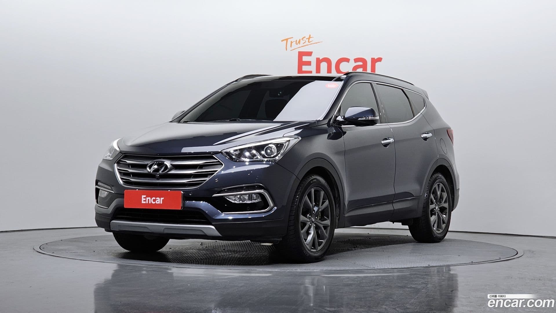 Main__Slider__Photo:Santafe Hyundai 2016.0-0