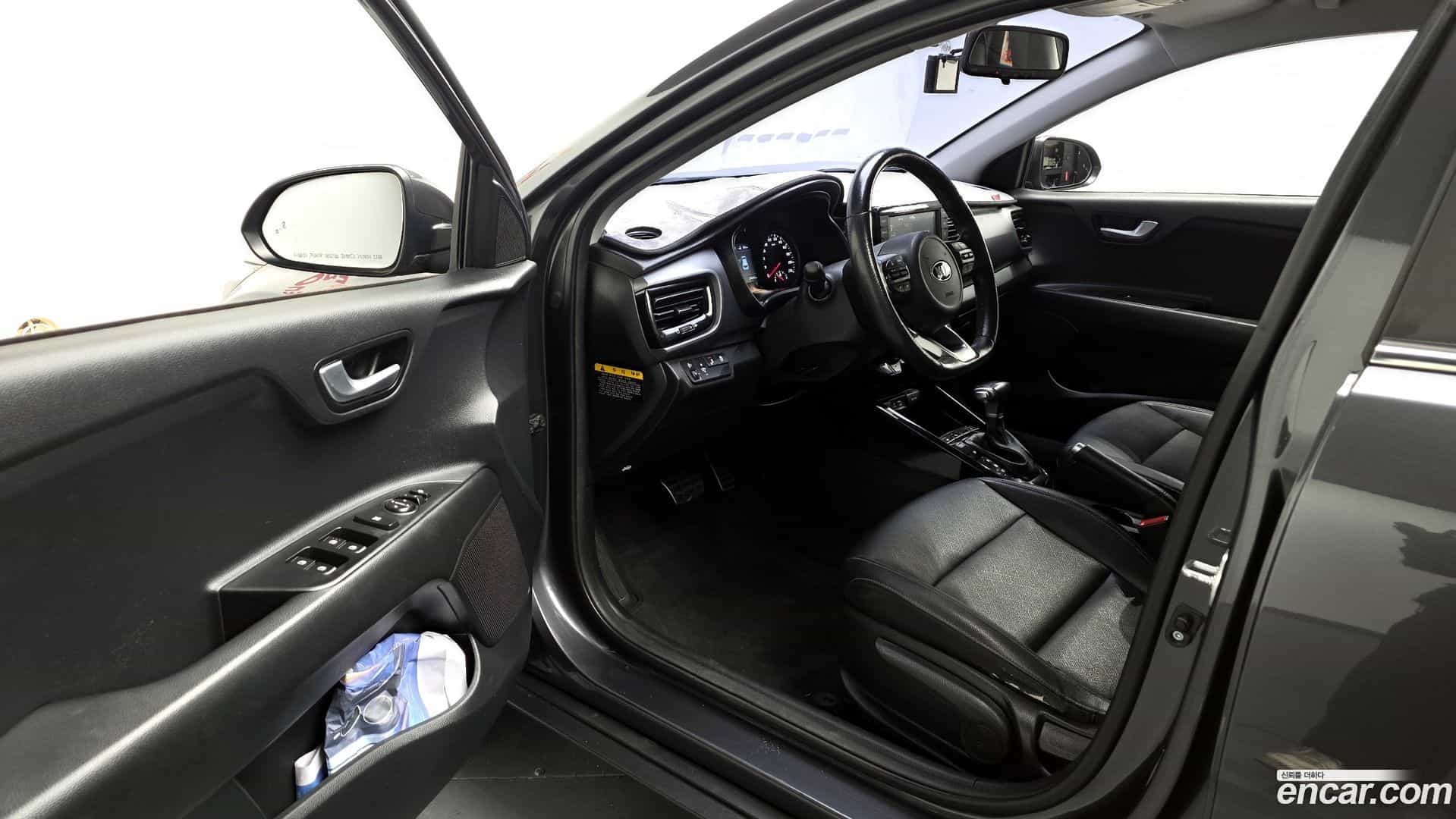 Stonic Kia 2017.8-INNER-010