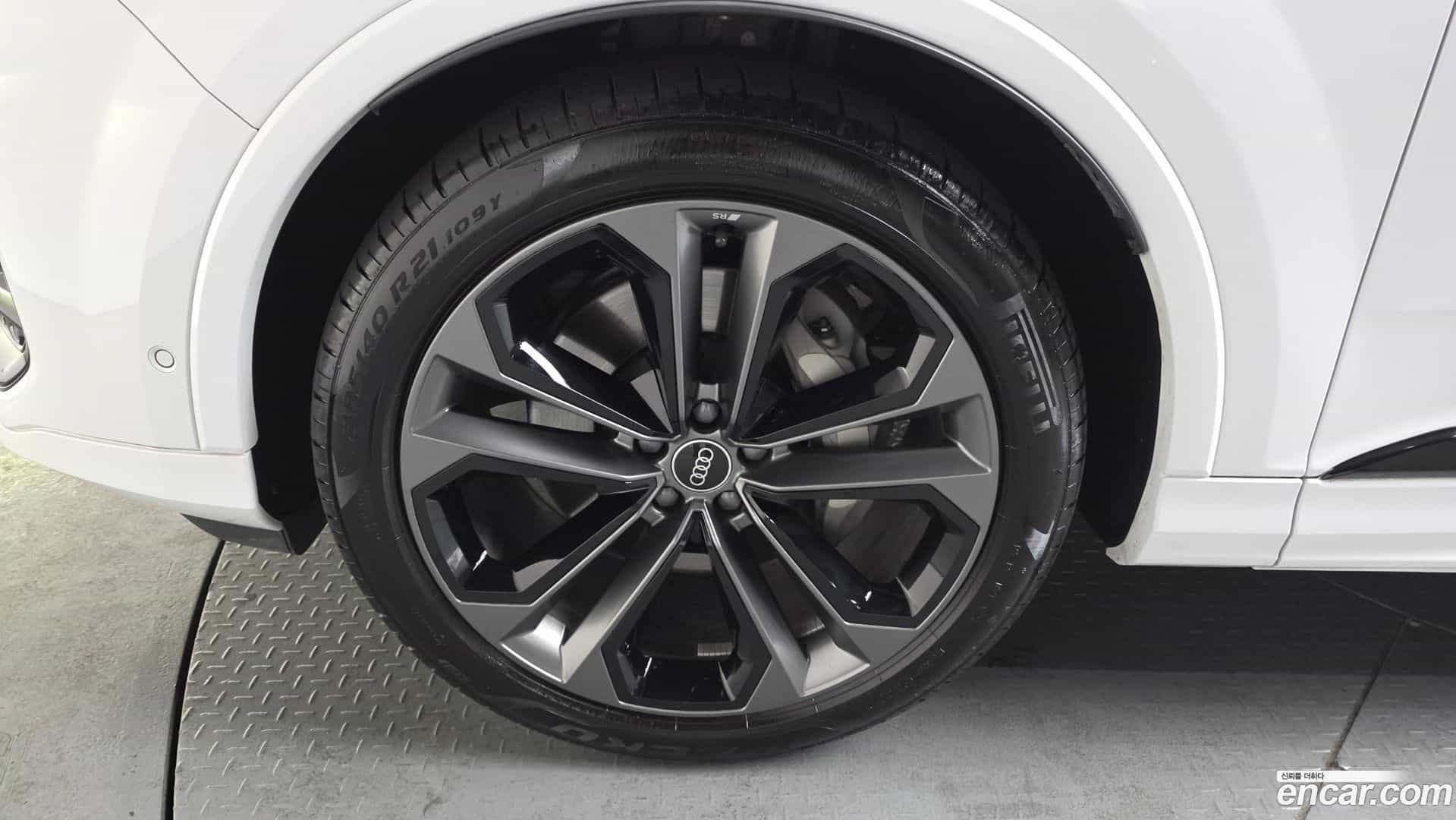 Q7 Audi 2025.7-OUTER-005