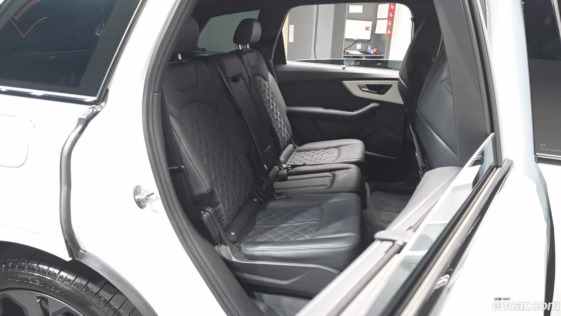 Q7 Audi 2025.7-OPTION-016