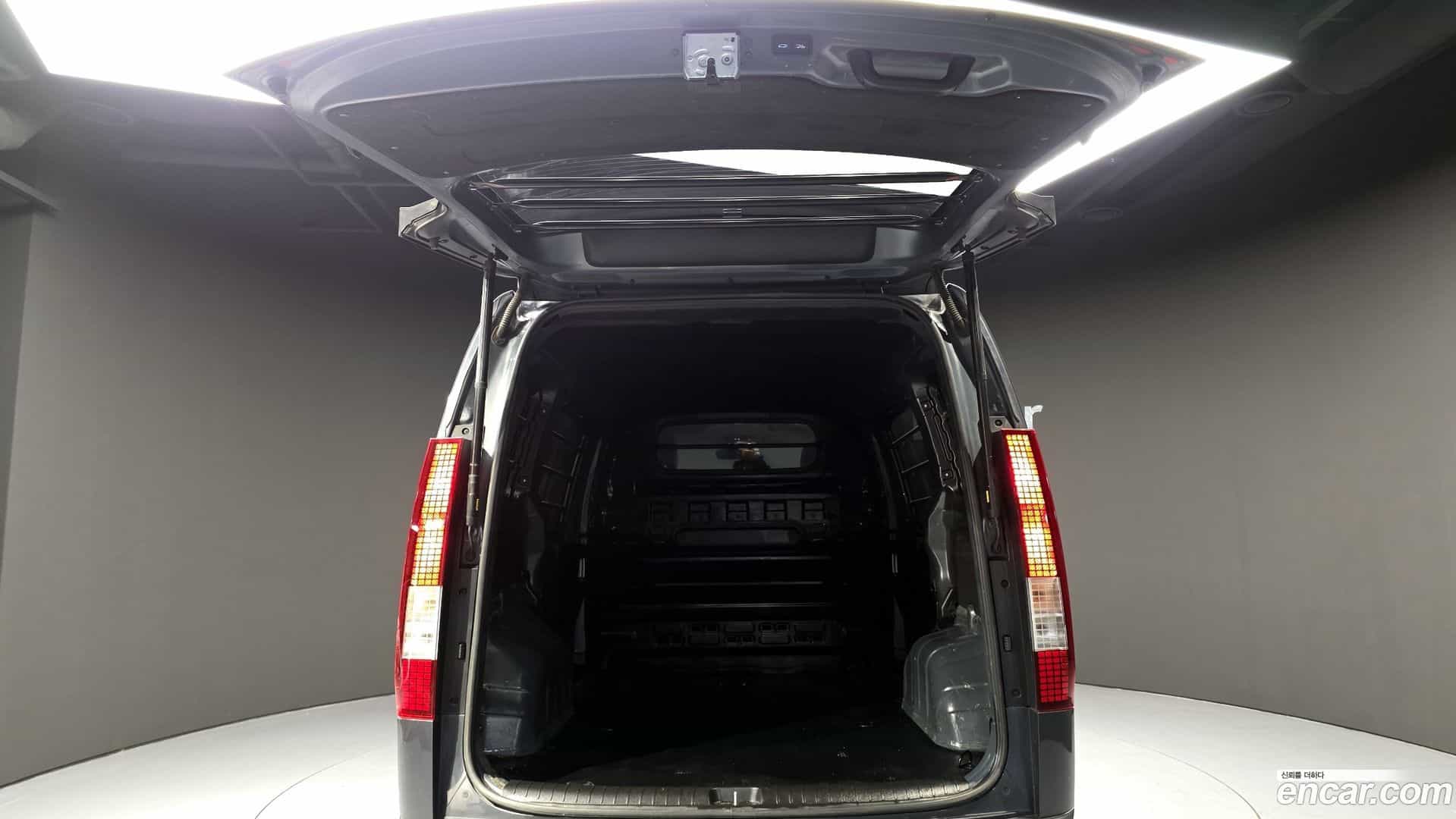 Staria Hyundai 2022.8-OPTION-024