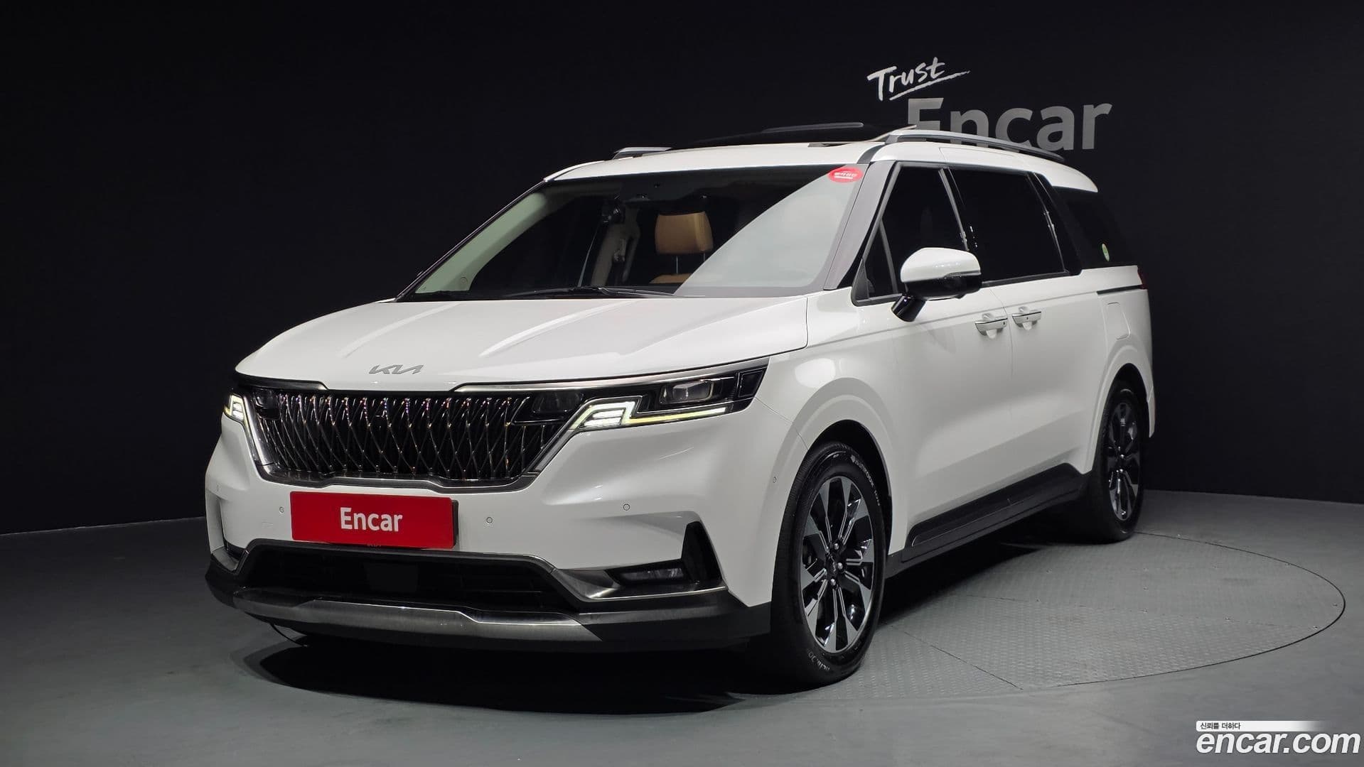 Main__Slider__Photo:Canival Kia 2023.1-0