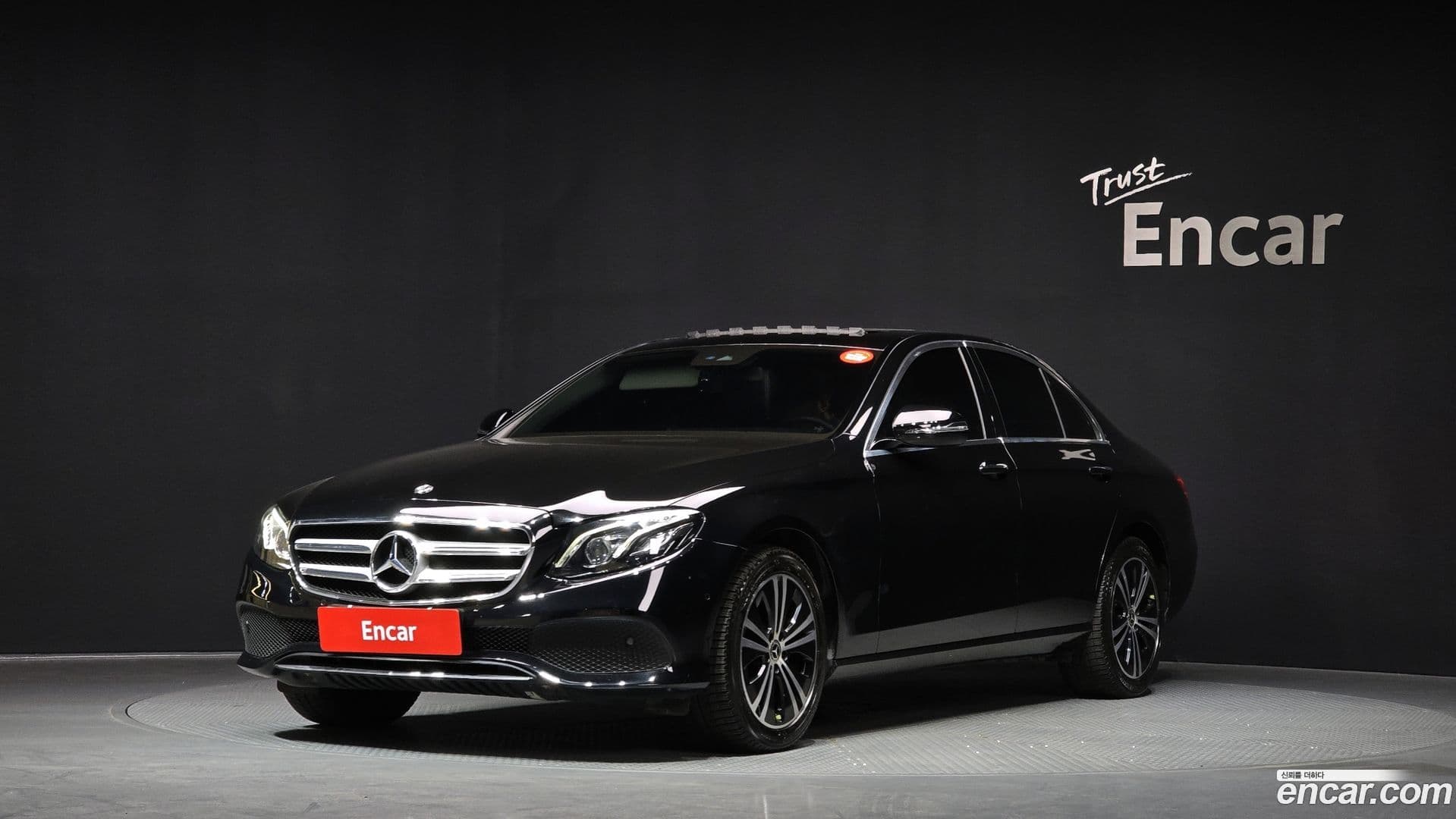 Main__Slider__Photo:E-Class Mercedes-Benz 2020.8-0