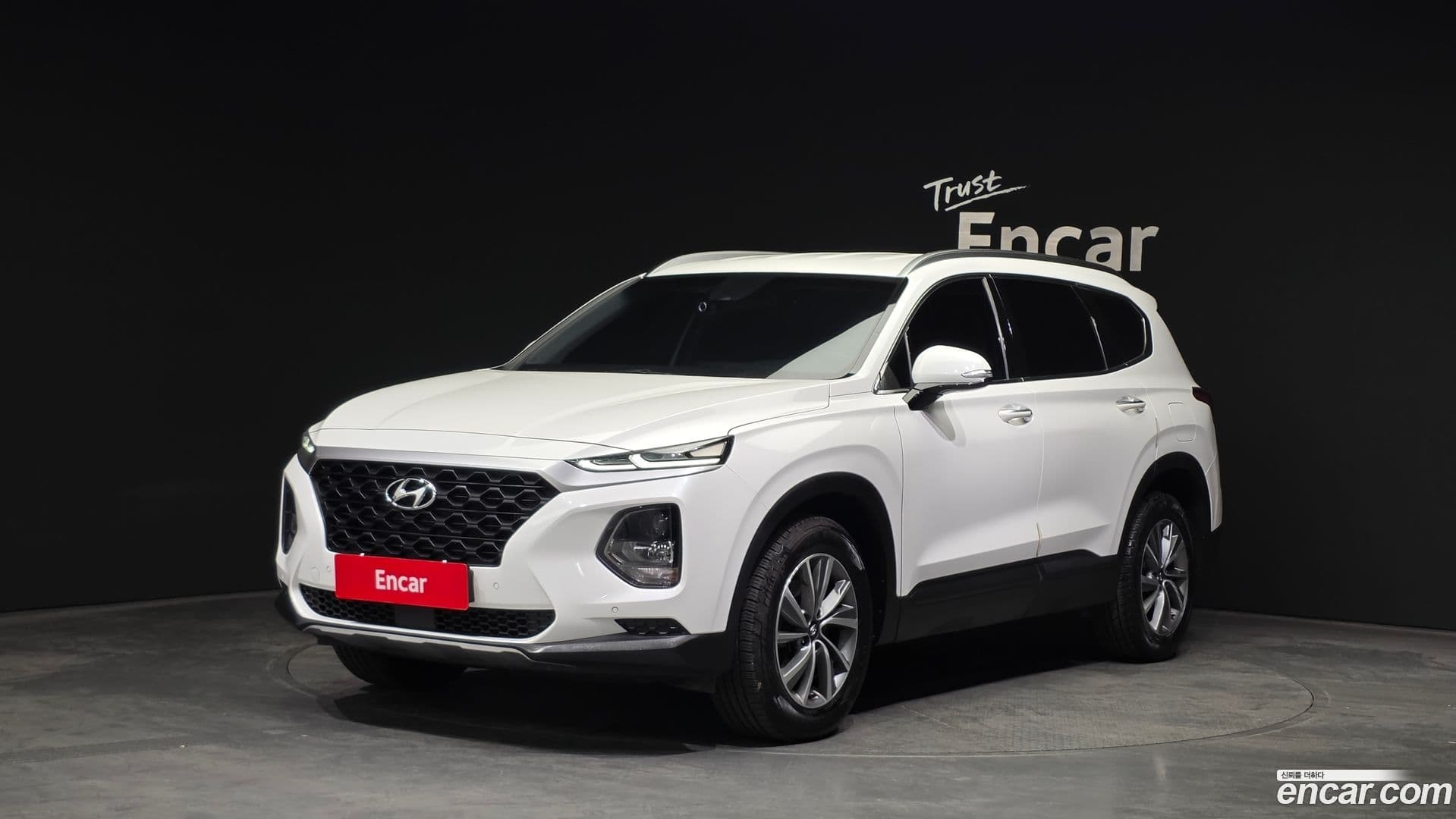 Main__Slider__Photo:Santafe Hyundai 2019.3-0
