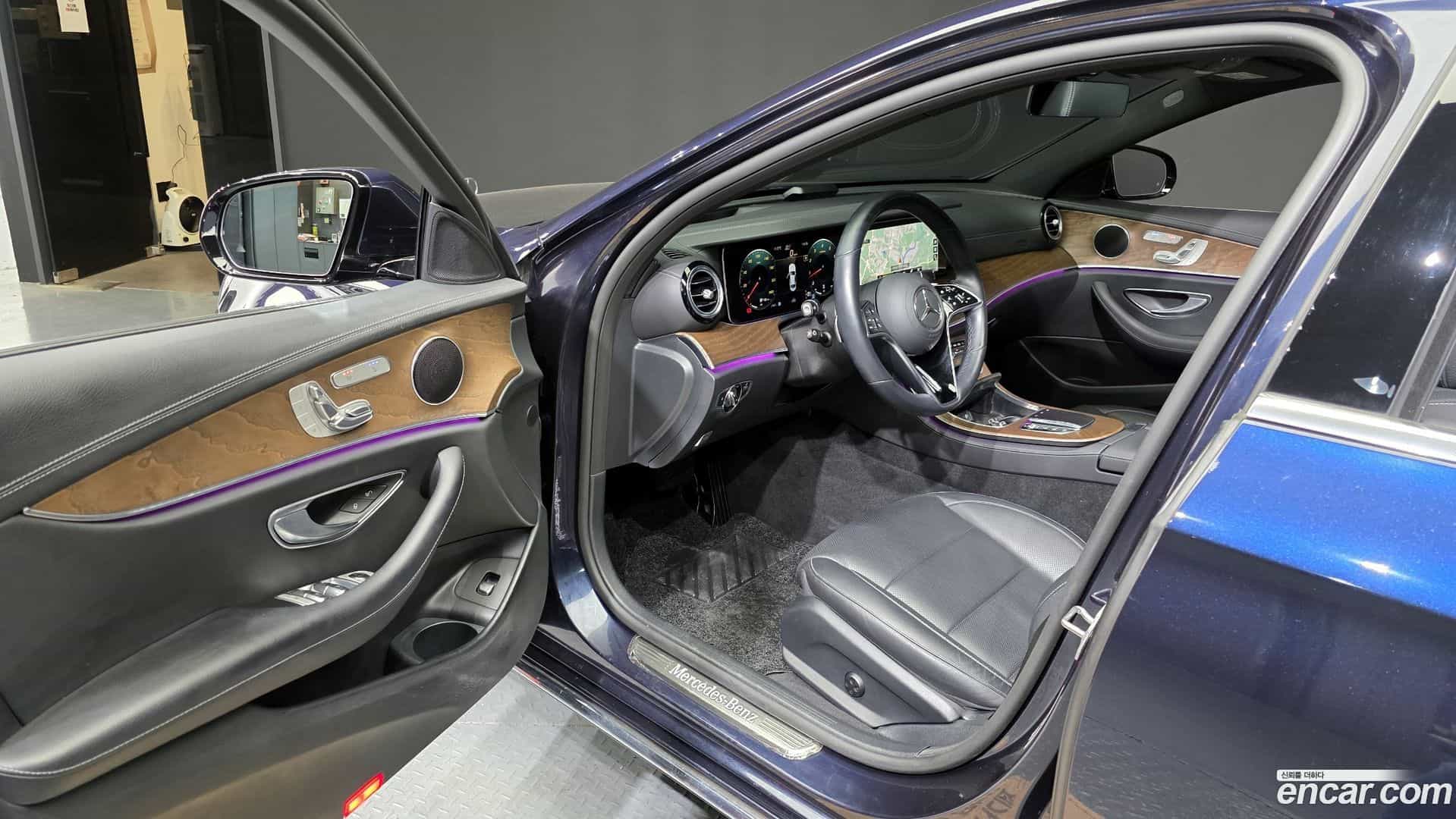 E-Class Mercedes-Benz 2022.0-INNER-010