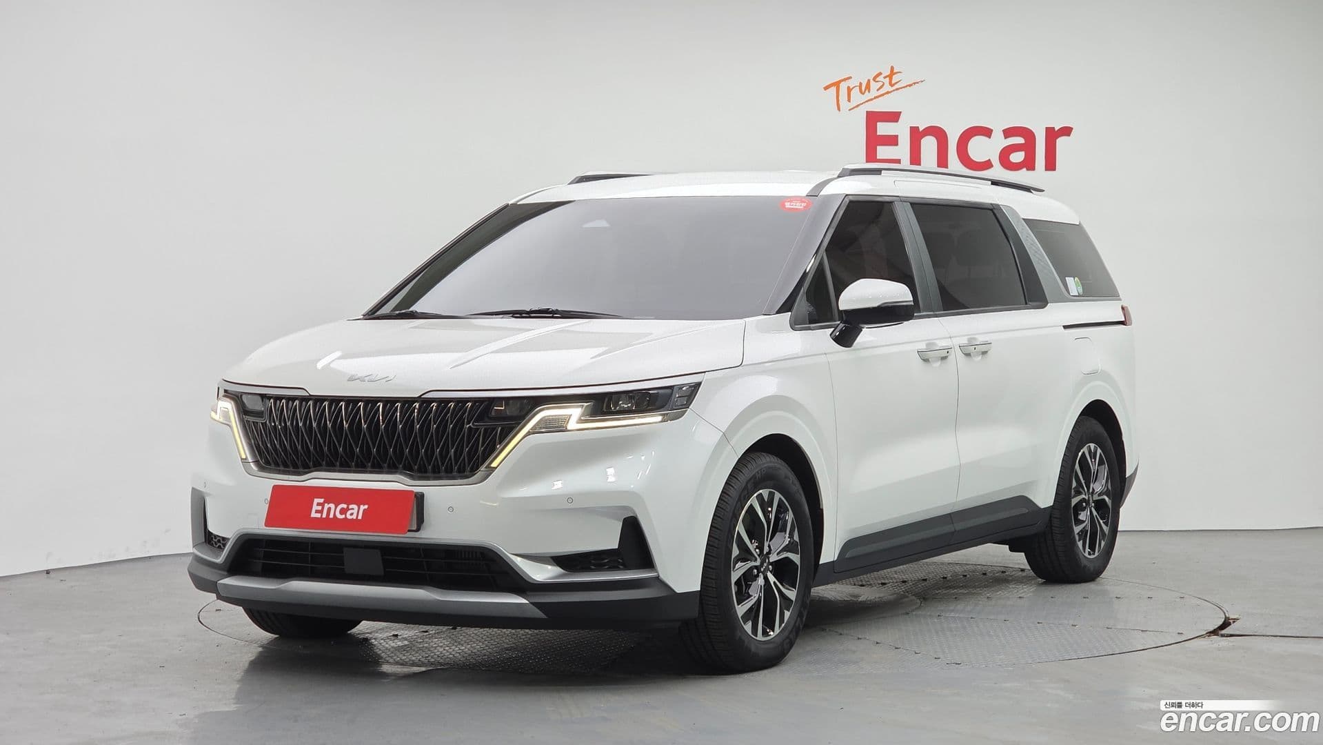 Main__Slider__Photo:Canival Kia 2022.1-0