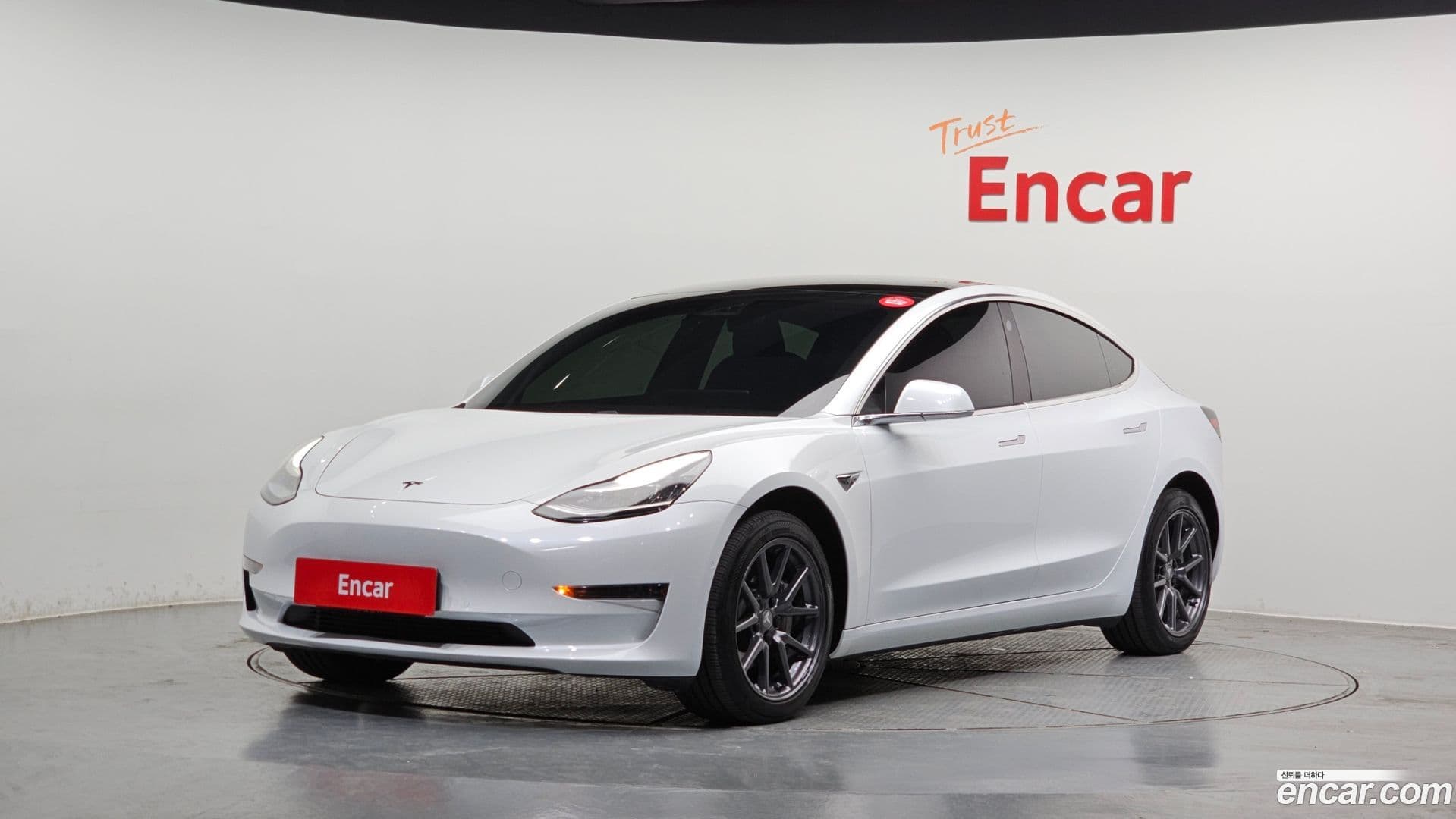Main__Slider__Photo:Model 3 Tesla 2020.2-0
