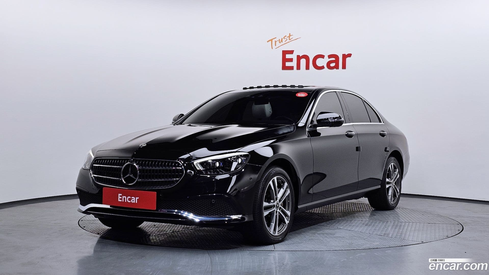 Main__Slider__Photo:E-Class Mercedes-Benz 2022.1-0