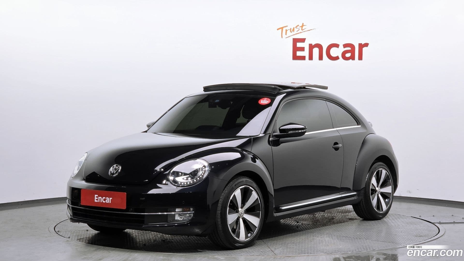 Main__Slider__Photo:Beatle Volkswagen 2014.7-0