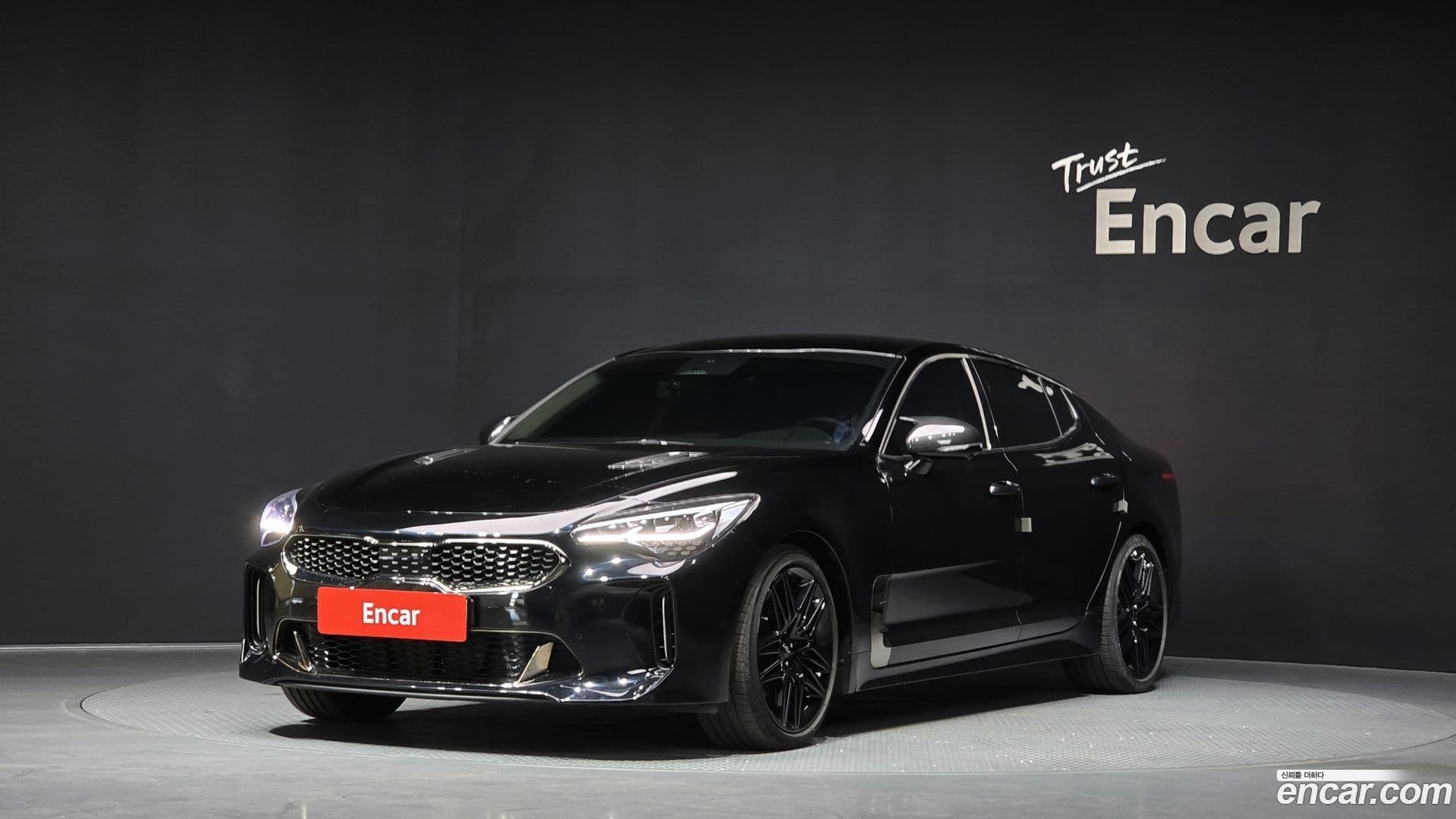 Main__Slider__Photo:Stinger Kia 2021.10-0
