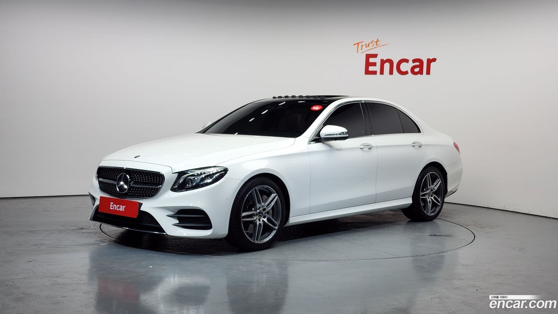 Main__Slider__Photo:E-Class Mercedes-Benz 2019.0-0