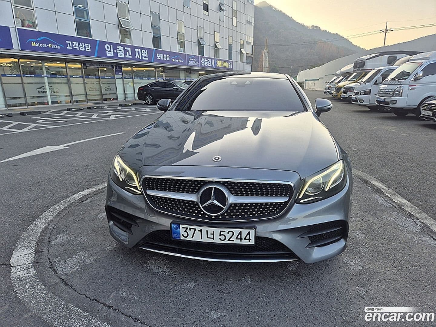 Main__Slider__Photo:E-Class Mercedes-Benz 2018.10-0