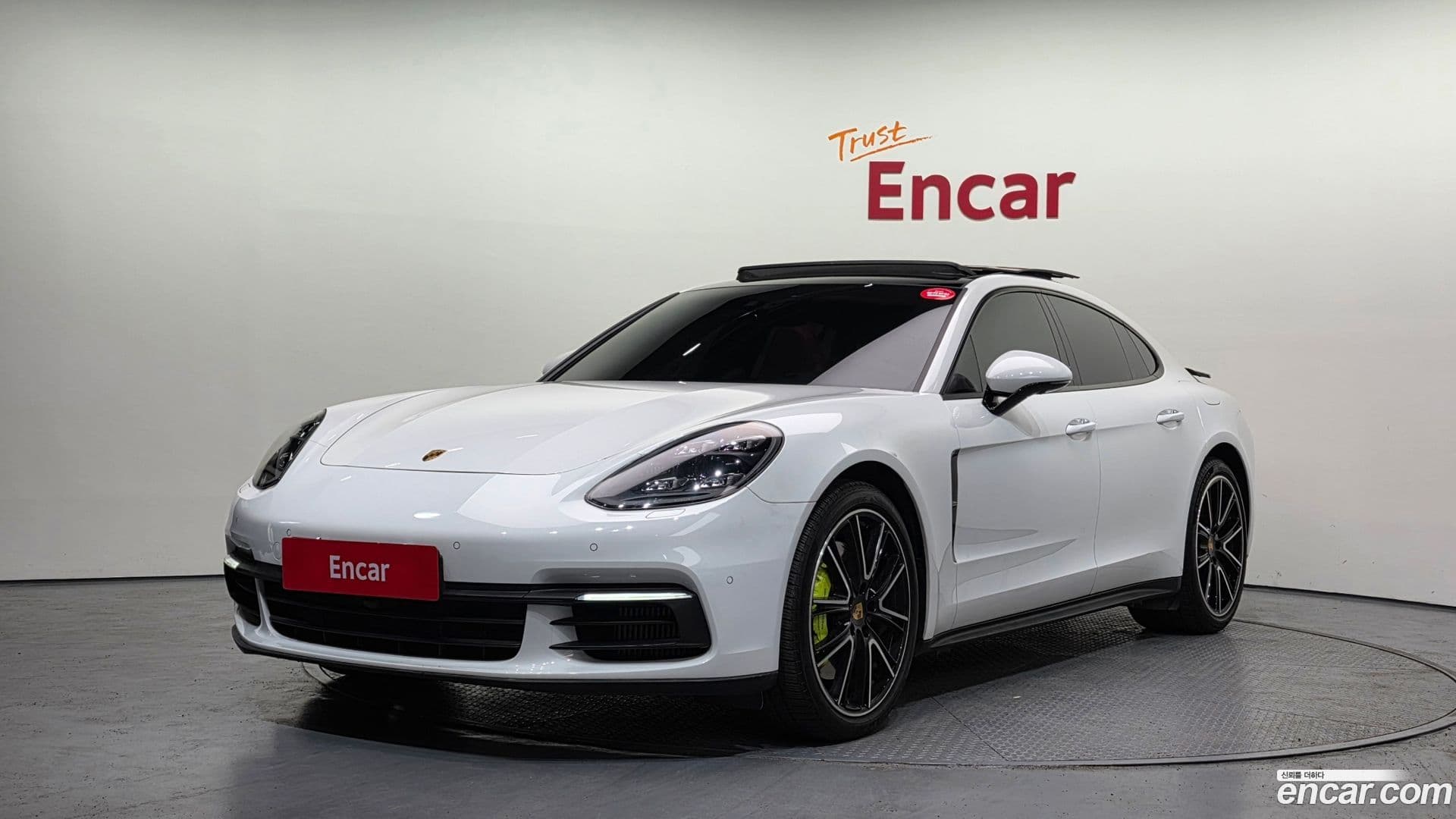 Main__Slider__Photo:Panamera Porsche 2020.3-0