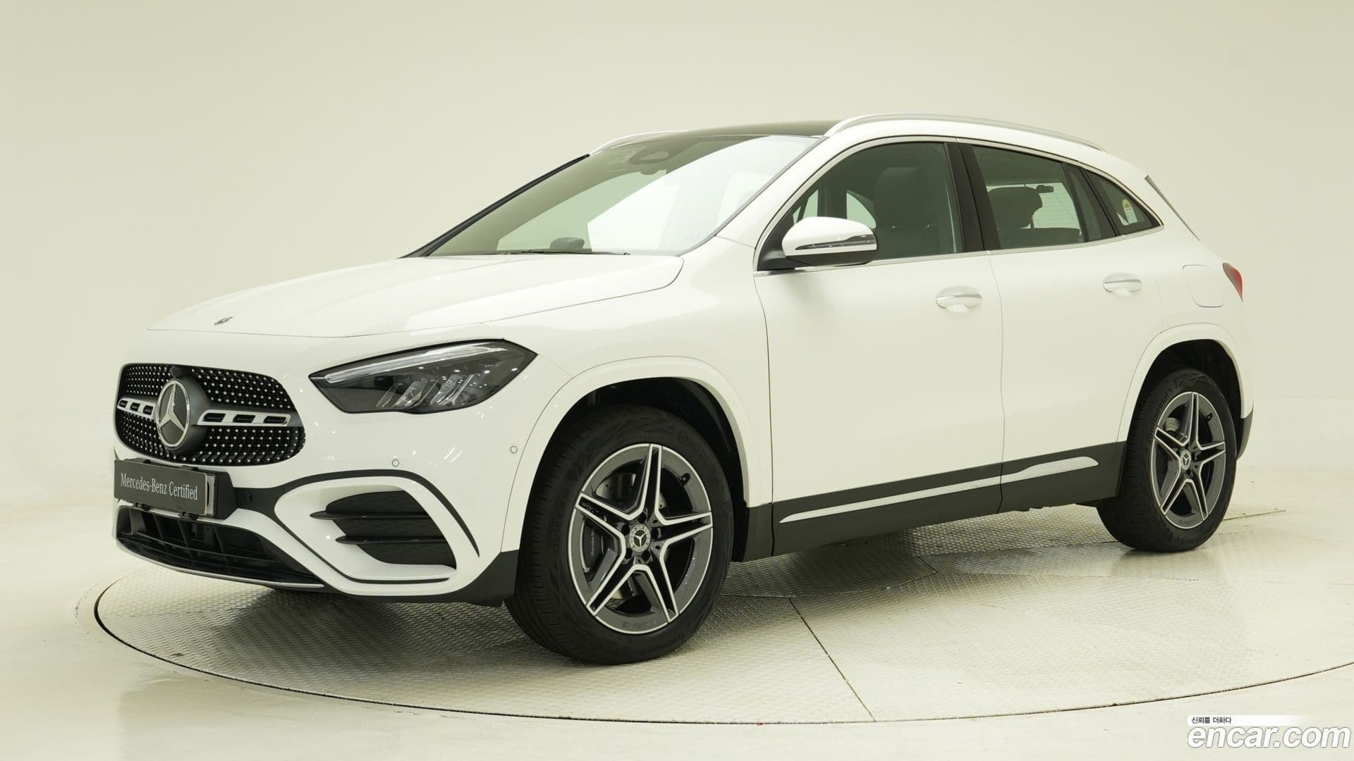 Main__Slider__Photo:GLA-Class Mercedes-Benz 2025.7-0