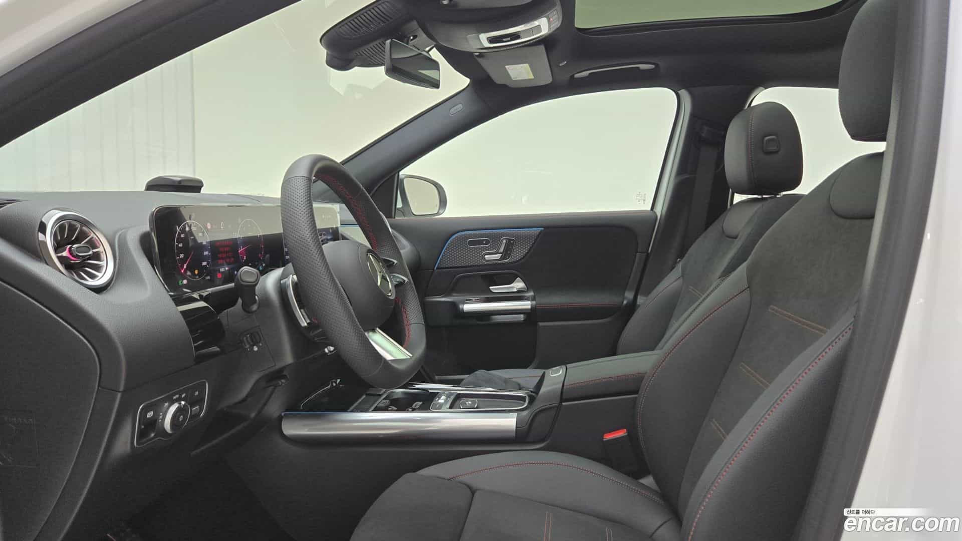 GLA-Class Mercedes-Benz 2025.7-INNER-009