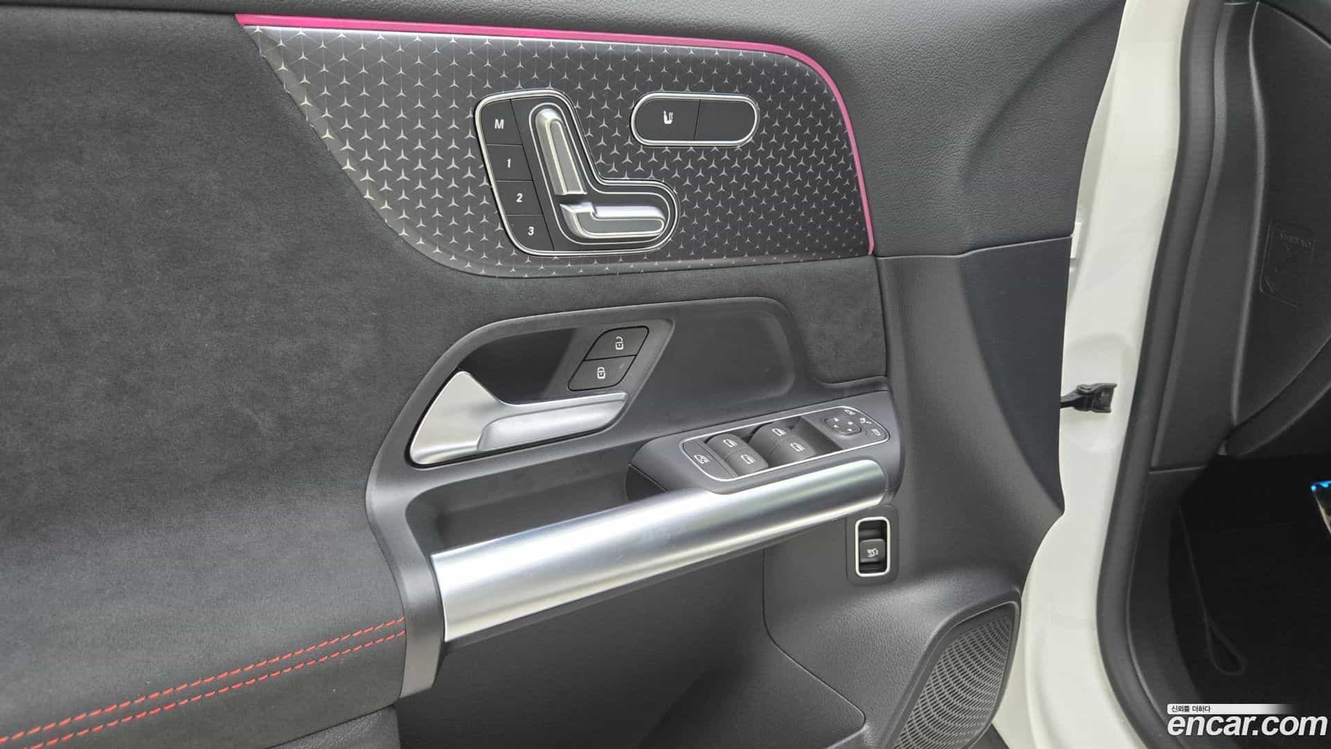 GLA-Class Mercedes-Benz 2025.7-OPTION-019