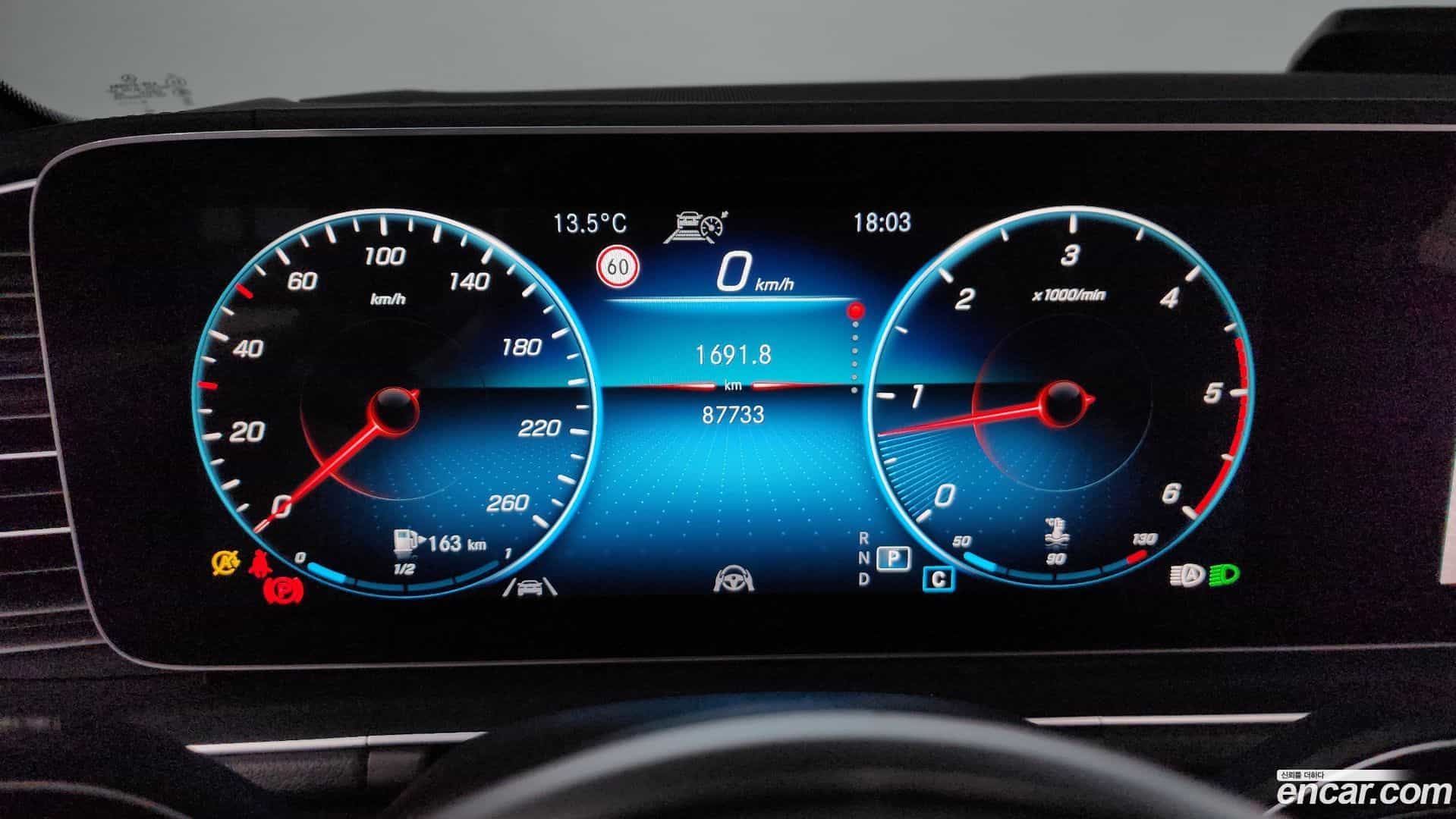 GLE-Class Mercedes-Benz 2021.2-INNER-008