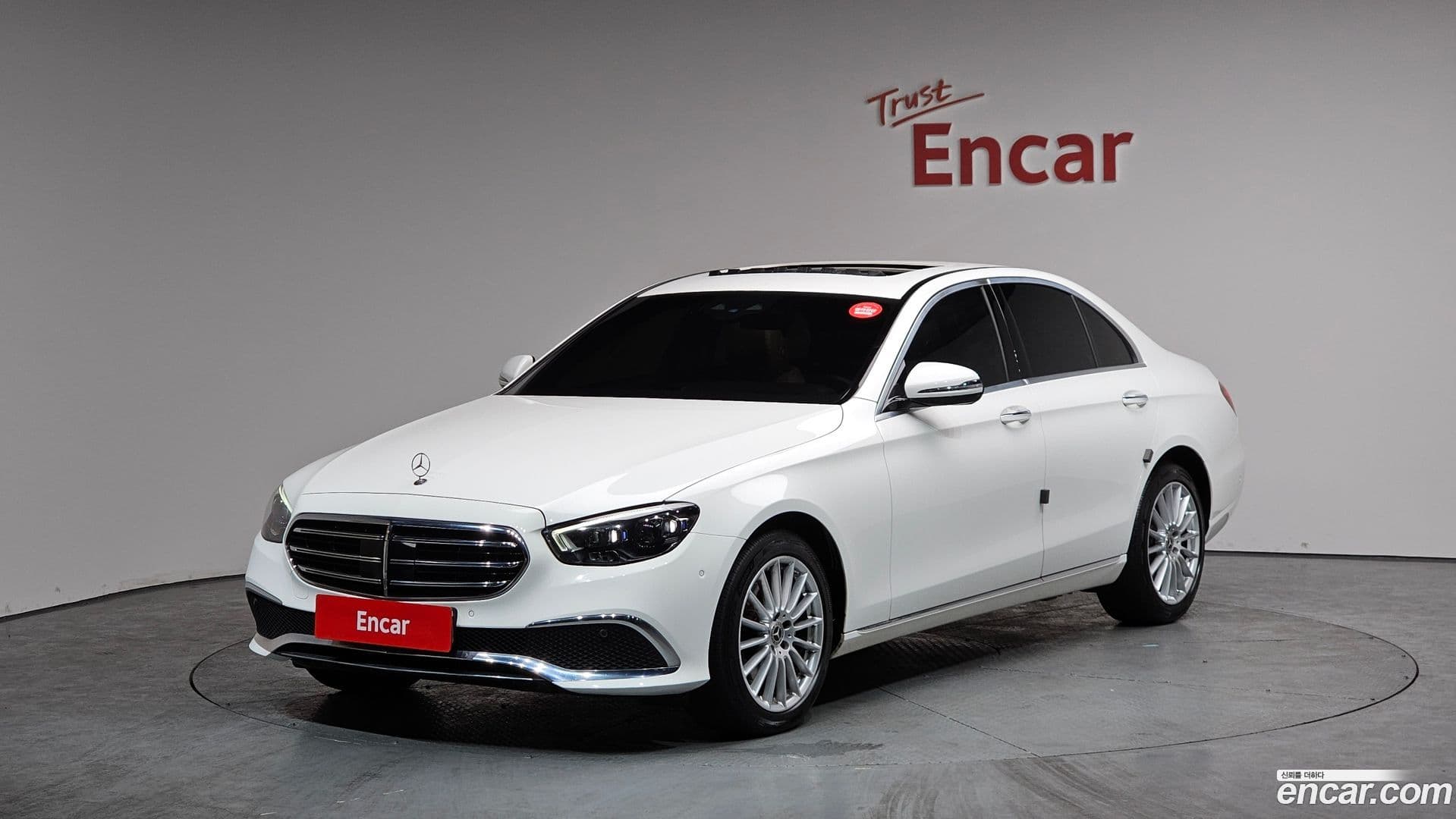 Main__Slider__Photo:E-Class Mercedes-Benz 2021.3-0