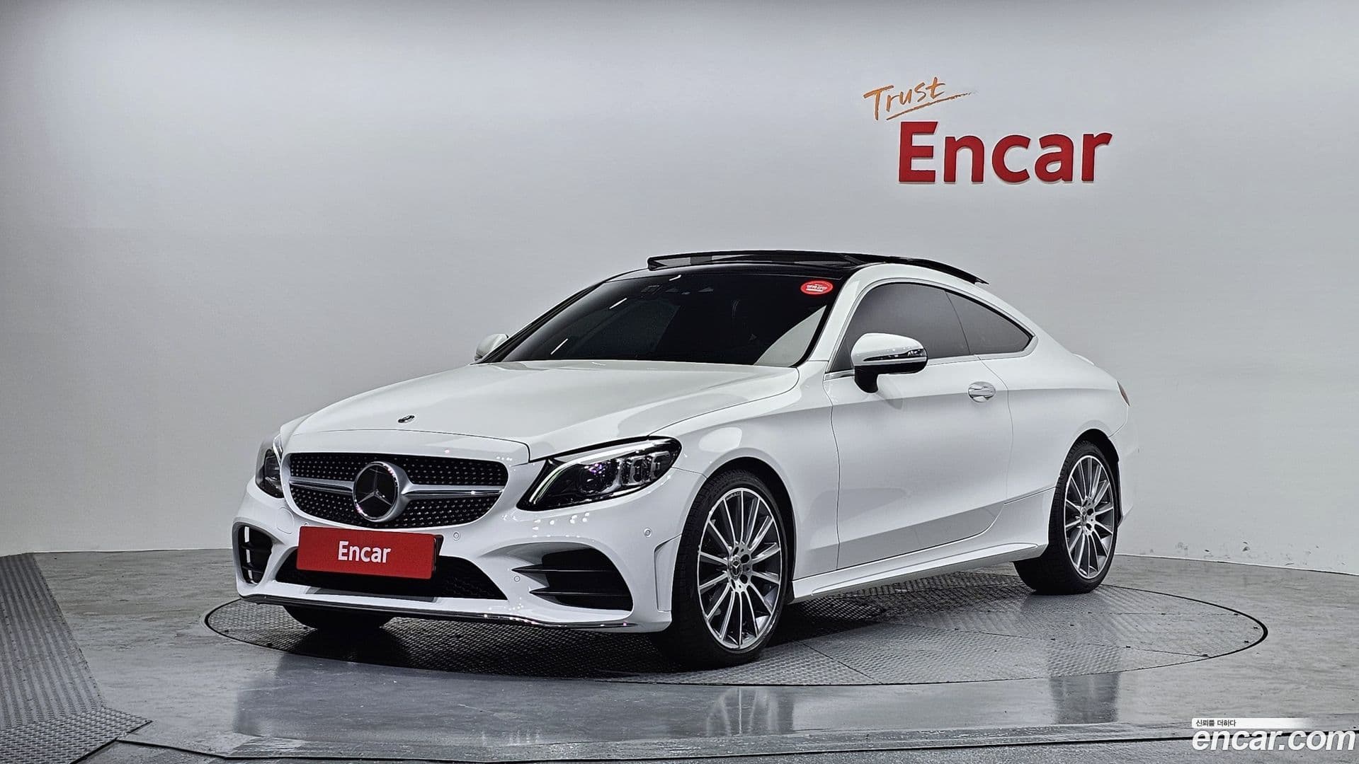 Main__Slider__Photo:C-Class Mercedes-Benz 2023.9-0