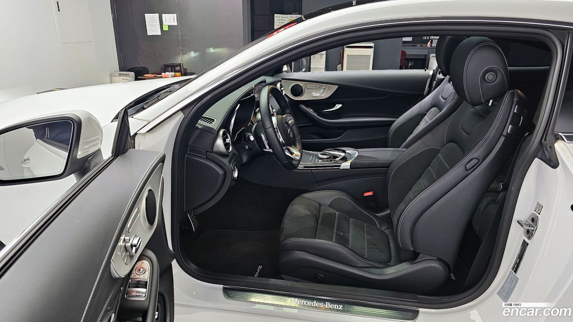 Main__Slider__Photo:C-Class Mercedes-Benz 2023.9-9