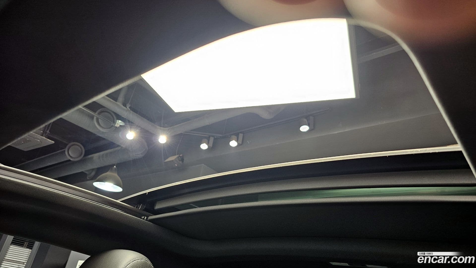 Main__Slider__Photo:C-Class Mercedes-Benz 2023.9-15