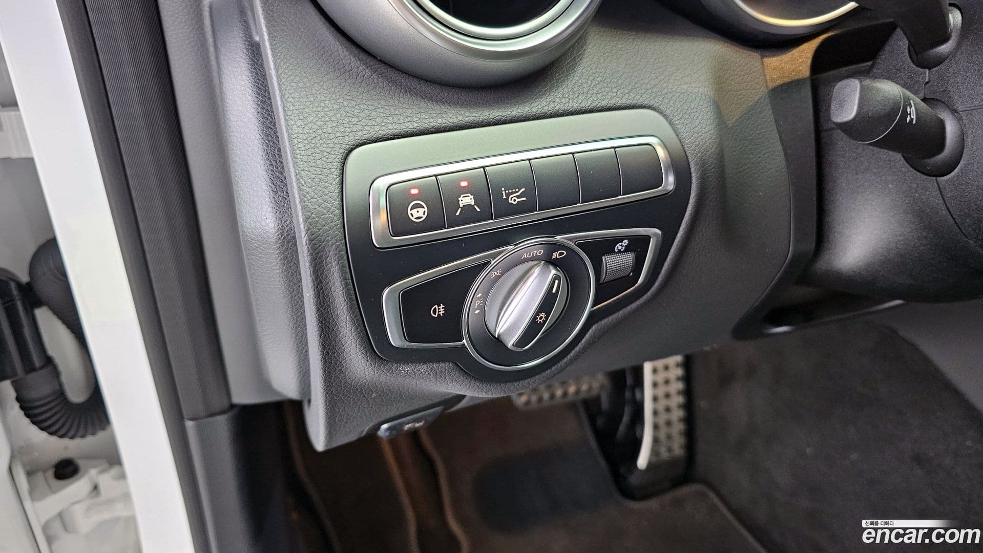 Main__Slider__Photo:C-Class Mercedes-Benz 2023.9-17