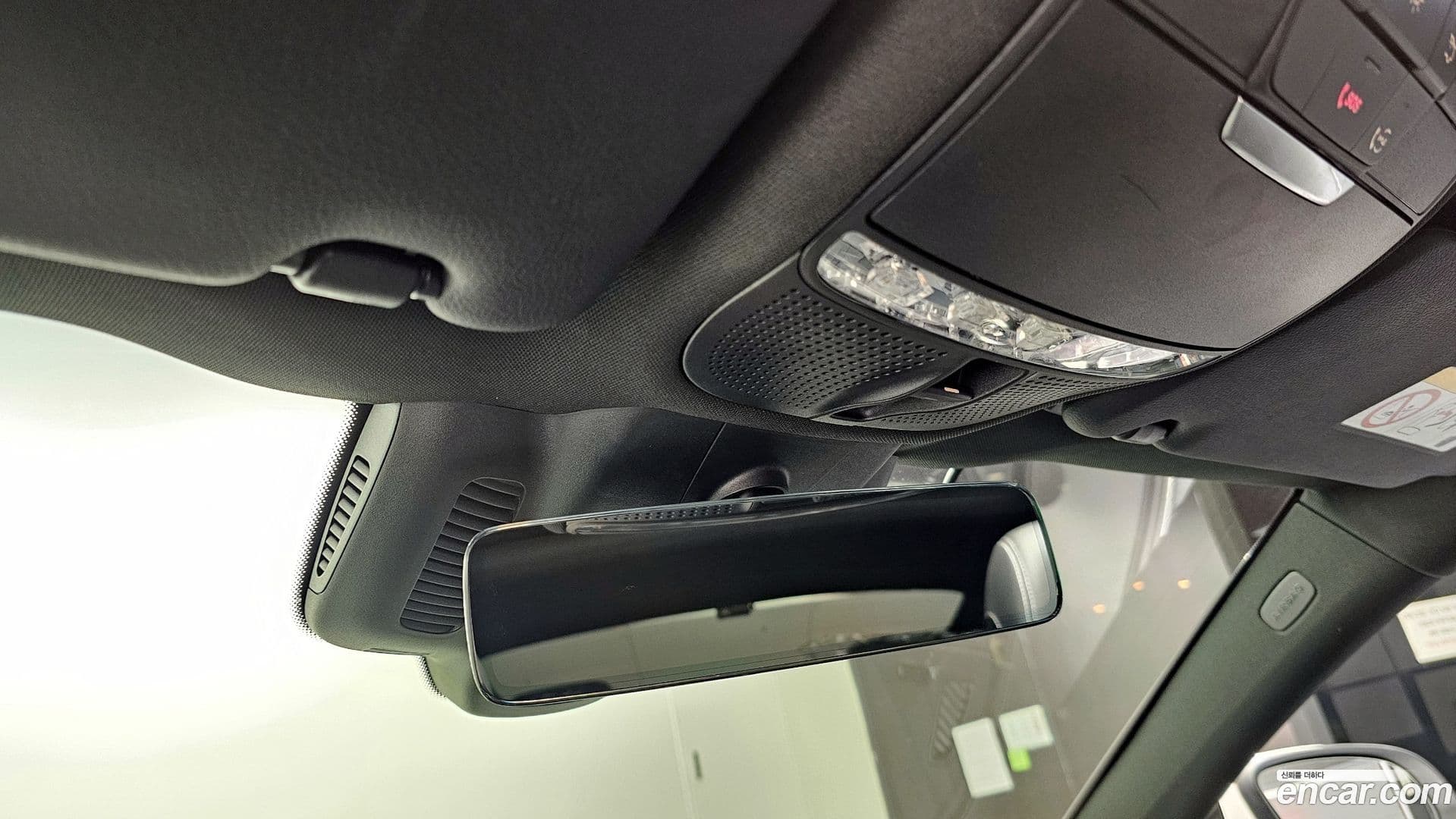 Main__Slider__Photo:C-Class Mercedes-Benz 2023.9-18