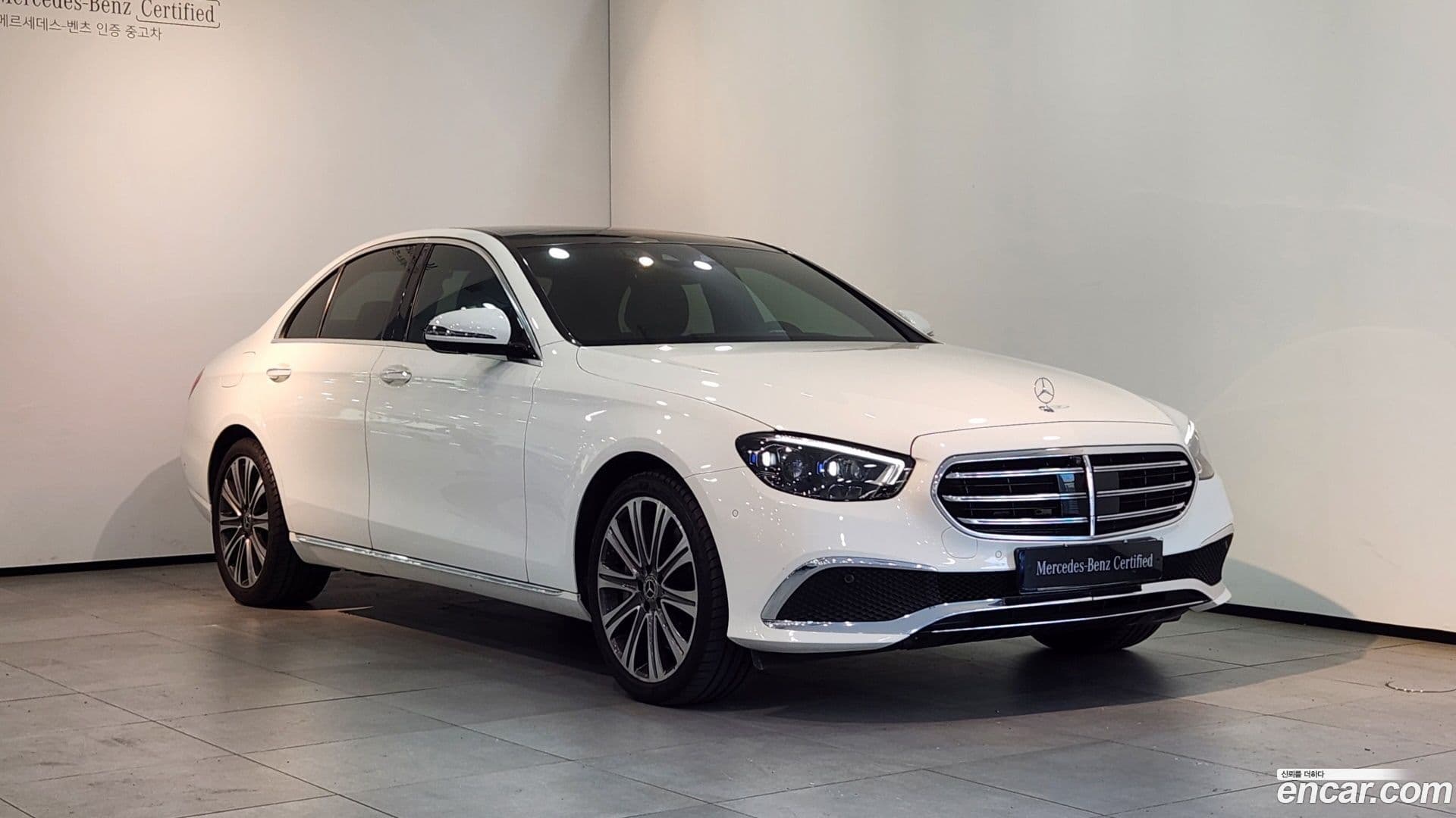 Main__Slider__Photo:E-Class Mercedes-Benz 2021.11-0
