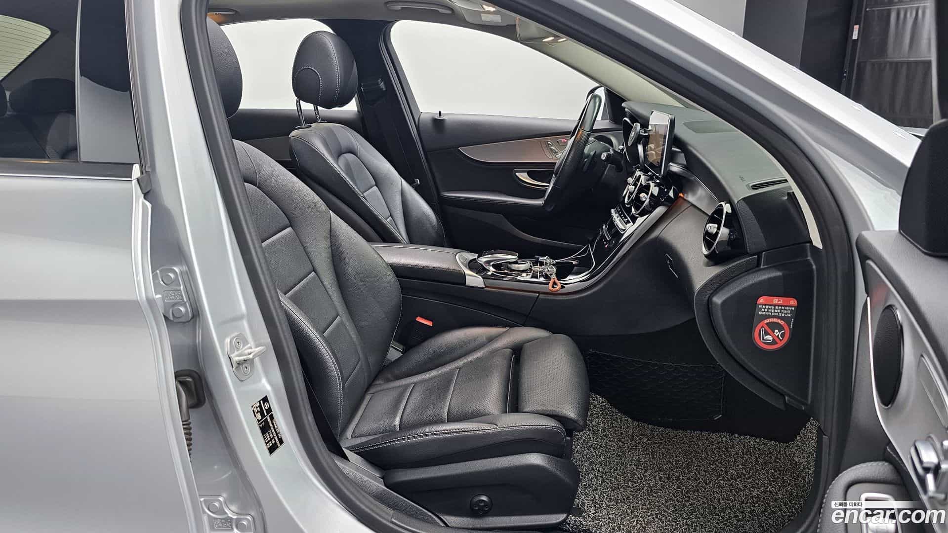 C-Class Mercedes-Benz 2015.9-INNER-010