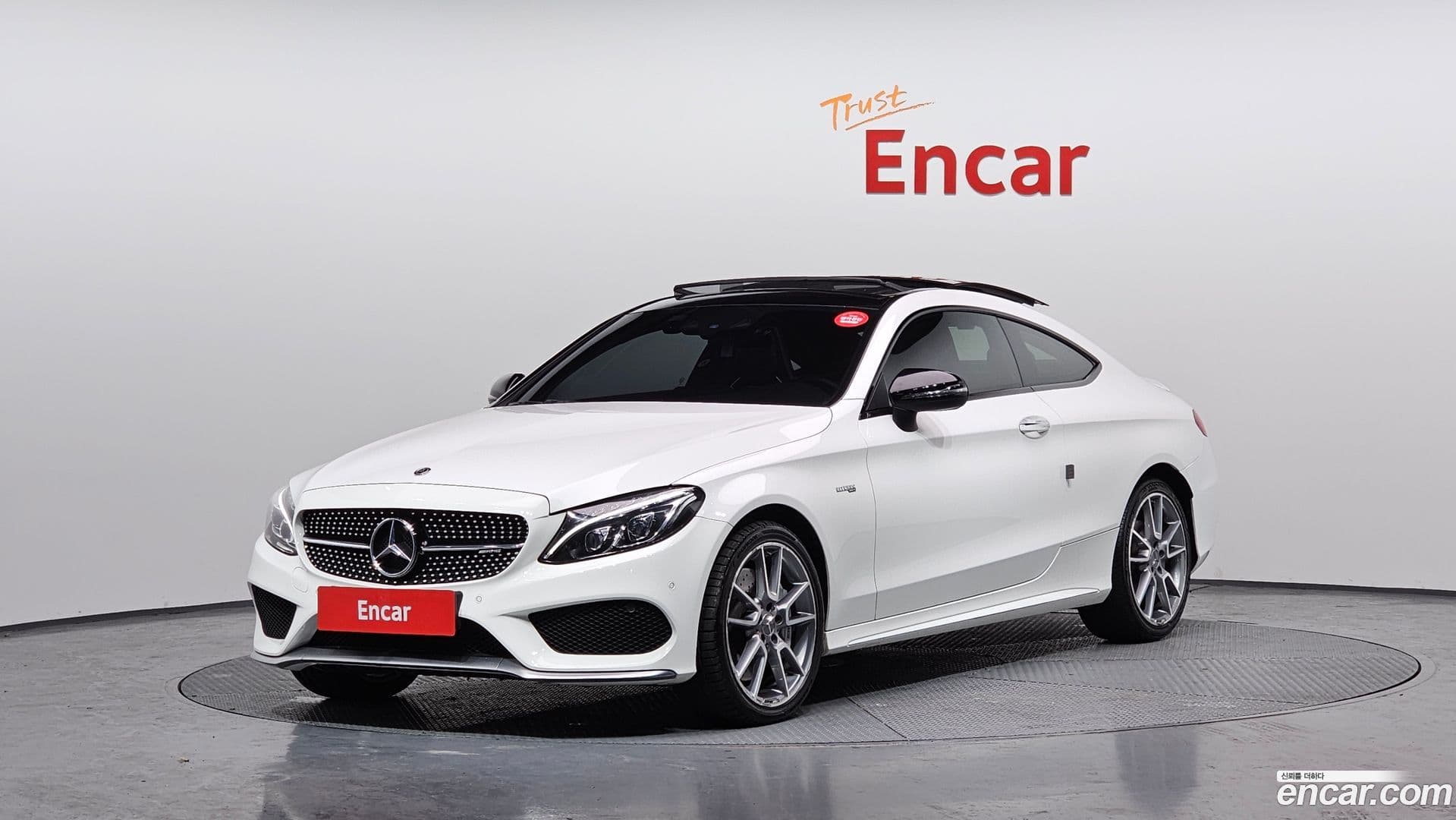 Main__Slider__Photo:C-Class Mercedes-Benz 2018.11-0