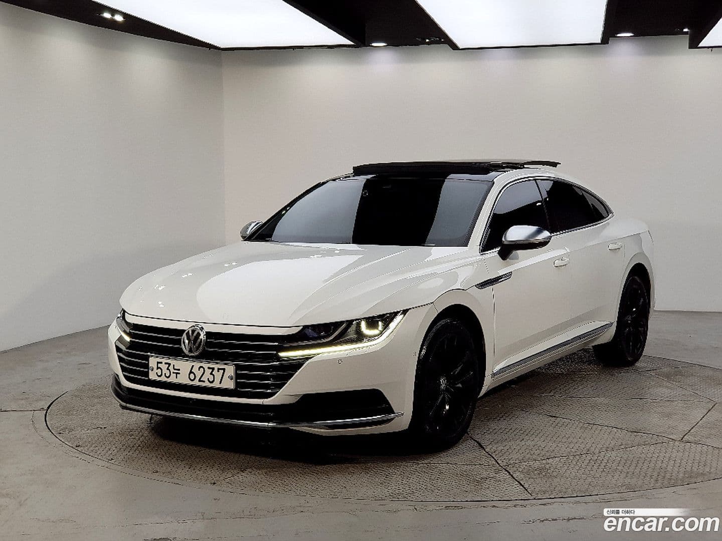 Main__Slider__Photo:Arteon Volkswagen 2019.4-0