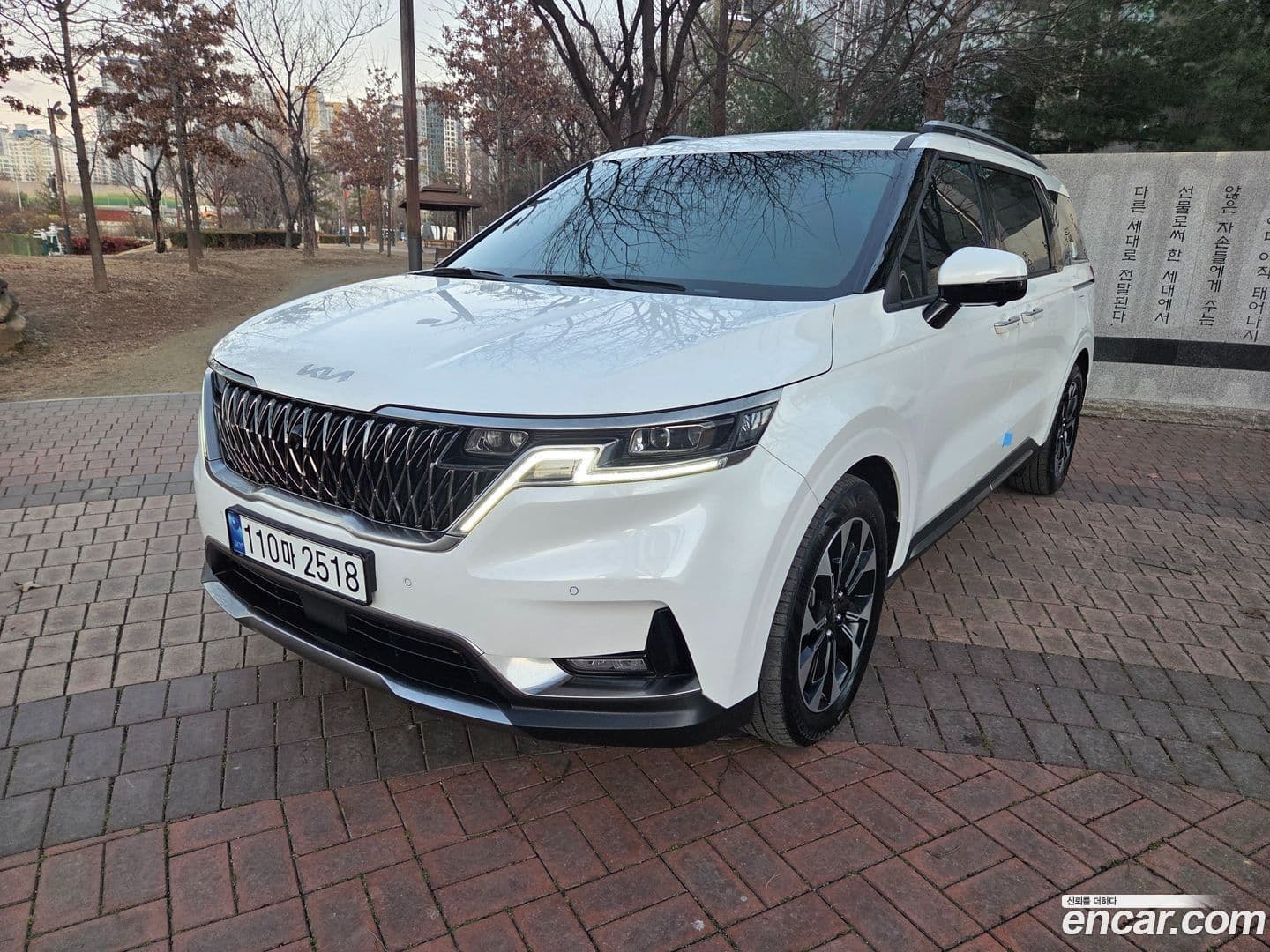 Main__Slider__Photo:Canival Kia 2023.2-0