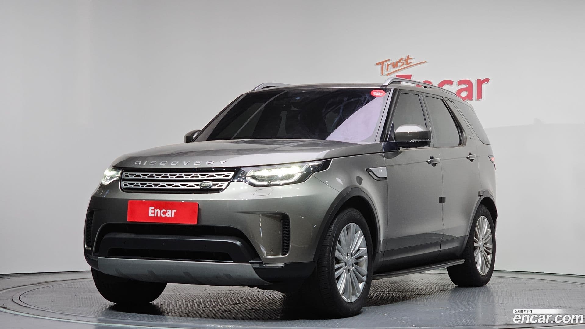 Main__Slider__Photo:Discovery Land Rover 2017.11-0