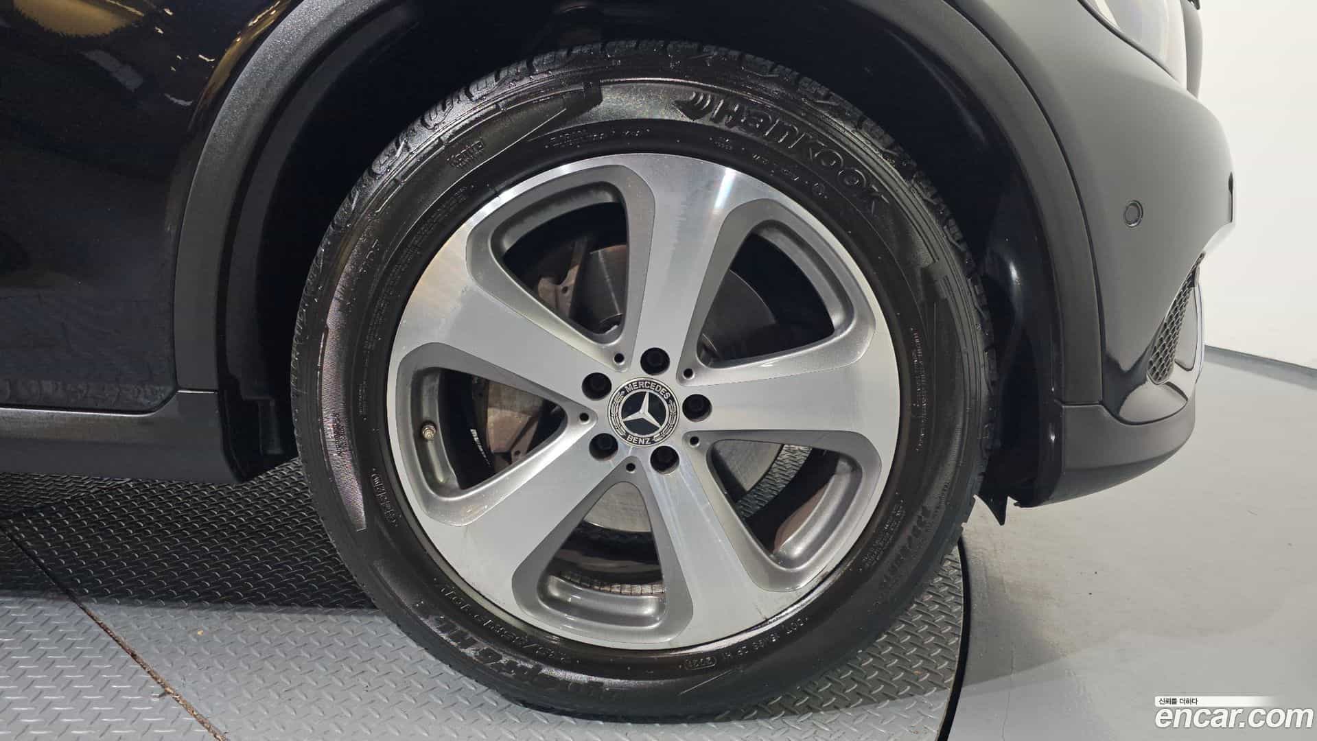 GLC-Class Mercedes-Benz 2019.6-OUTER-005
