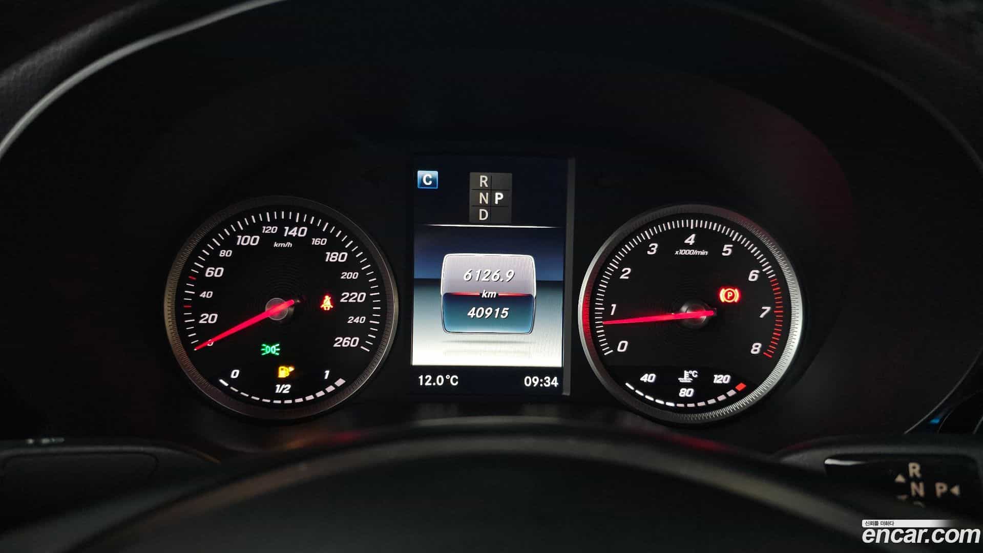 GLC-Class Mercedes-Benz 2019.6-INNER-008