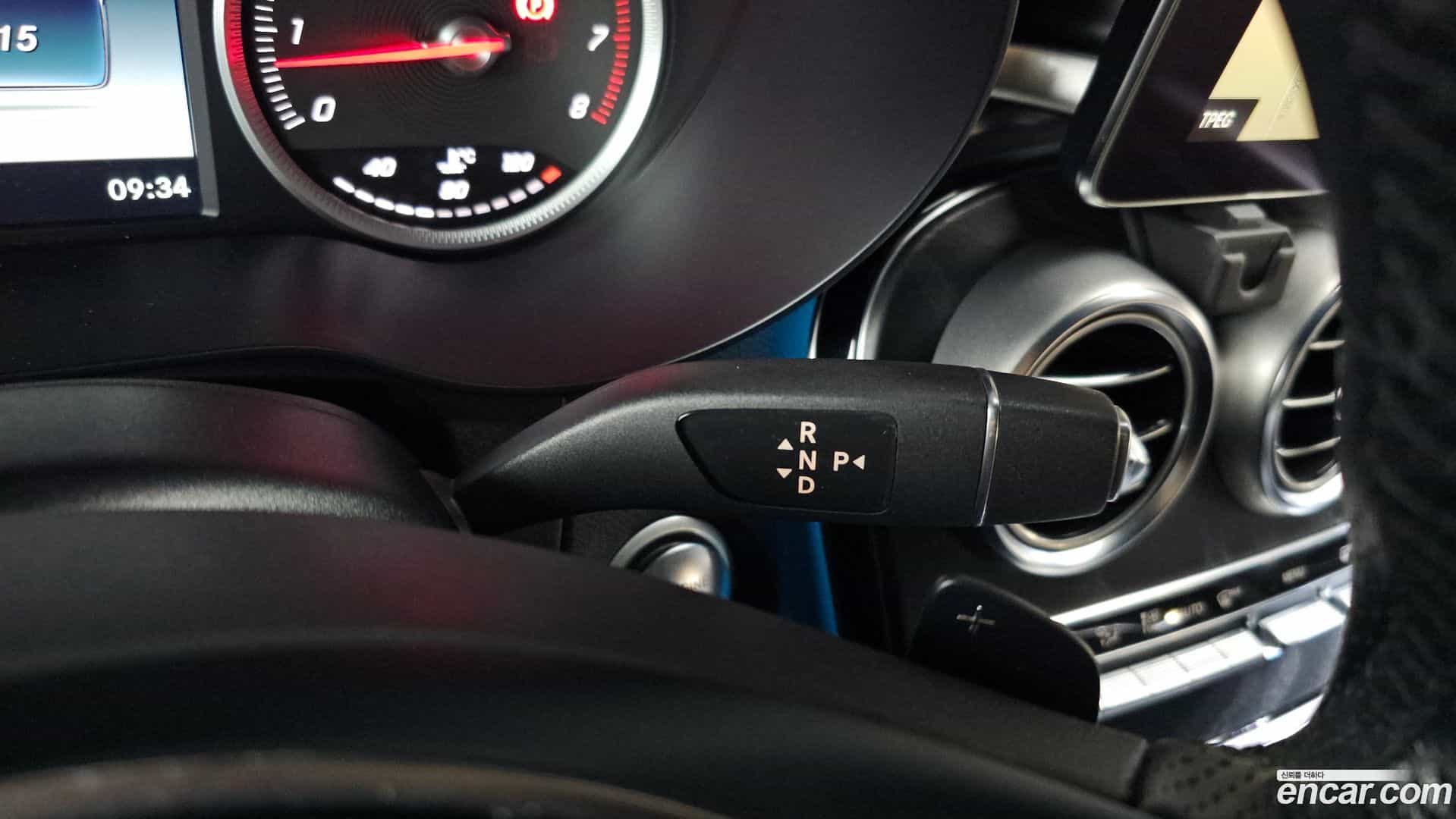 GLC-Class Mercedes-Benz 2019.6-INNER-009