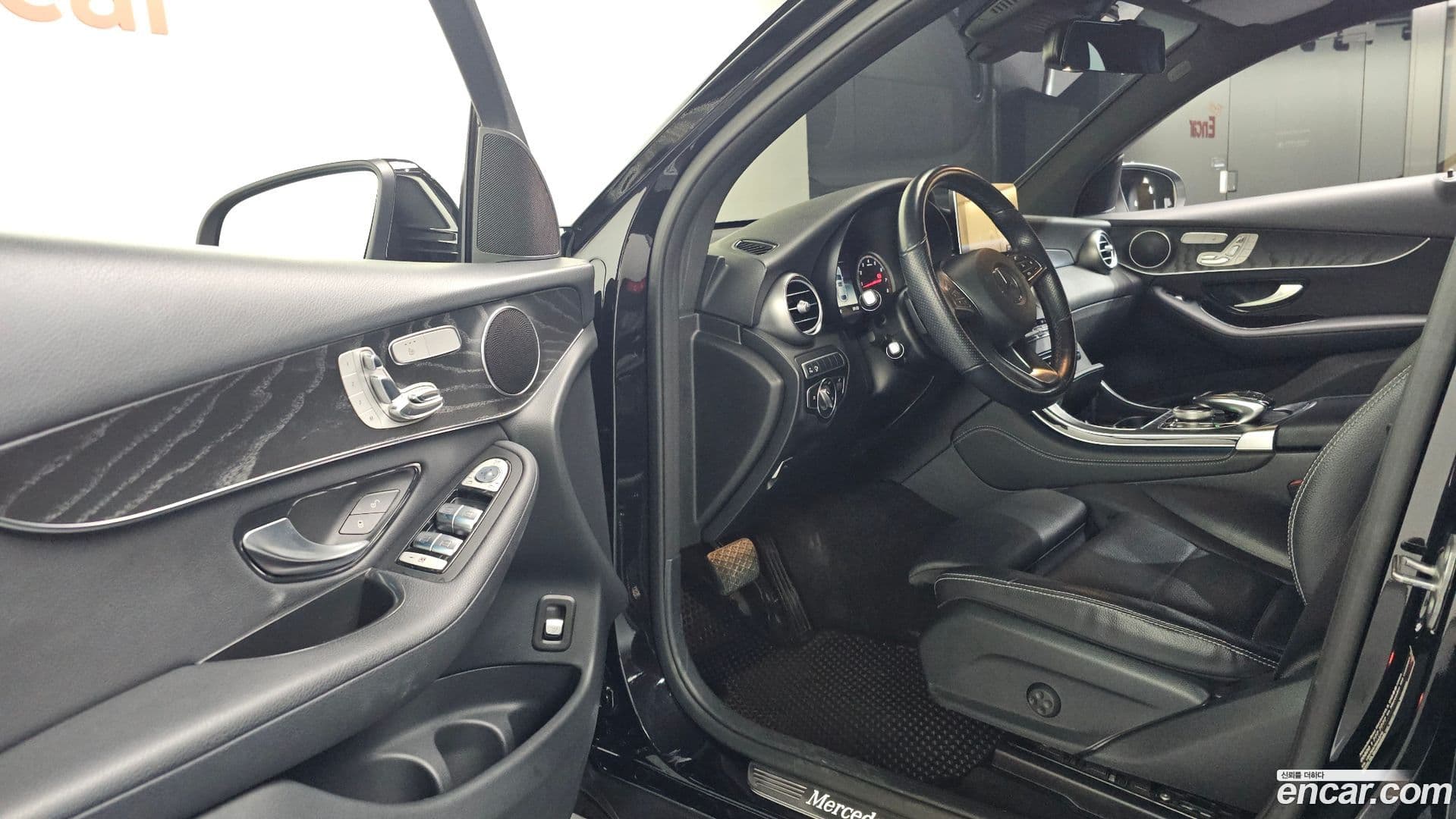 Main__Slider__Photo:GLC-Class Mercedes-Benz 2019.6-9